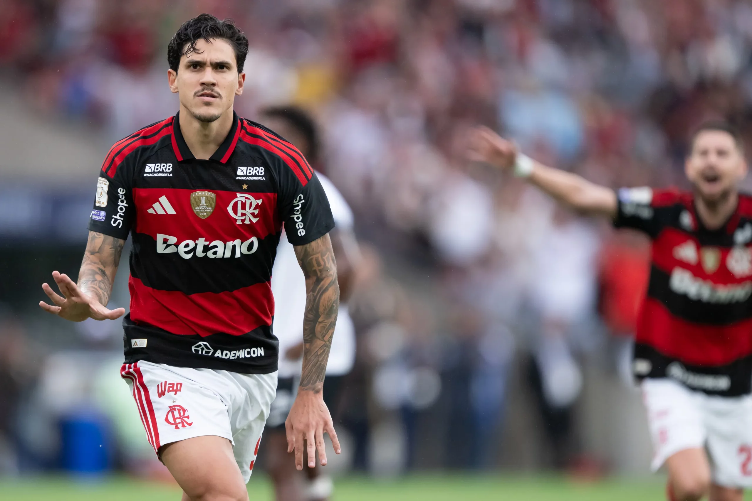 RJ – RIO DE JANEIRO – 03/05/2026 – BRASILEIRO A 2026, FLAMENGO X VASCO – Pedro jogador do Flamengo comemora seu gol durante partida contra o Vasco no estadio Maracana pelo campeonato Brasileiro A 2026. Foto: Jorge Rodrigues/AGIF