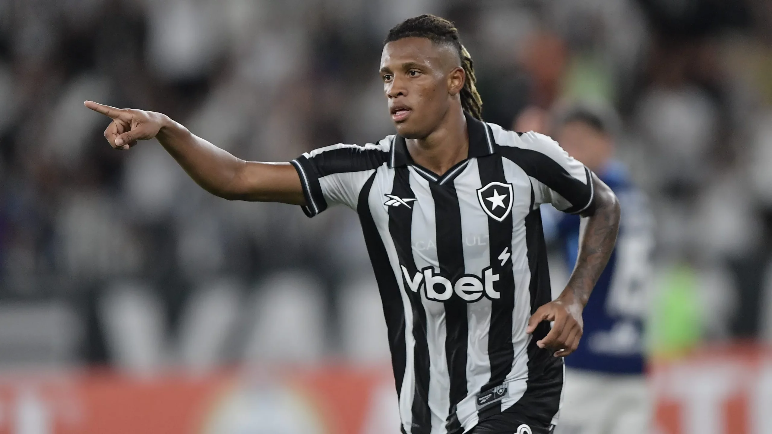 Danilo brilha na temporada do Botafogo –  Foto: Thiago Ribeiro/AGIF