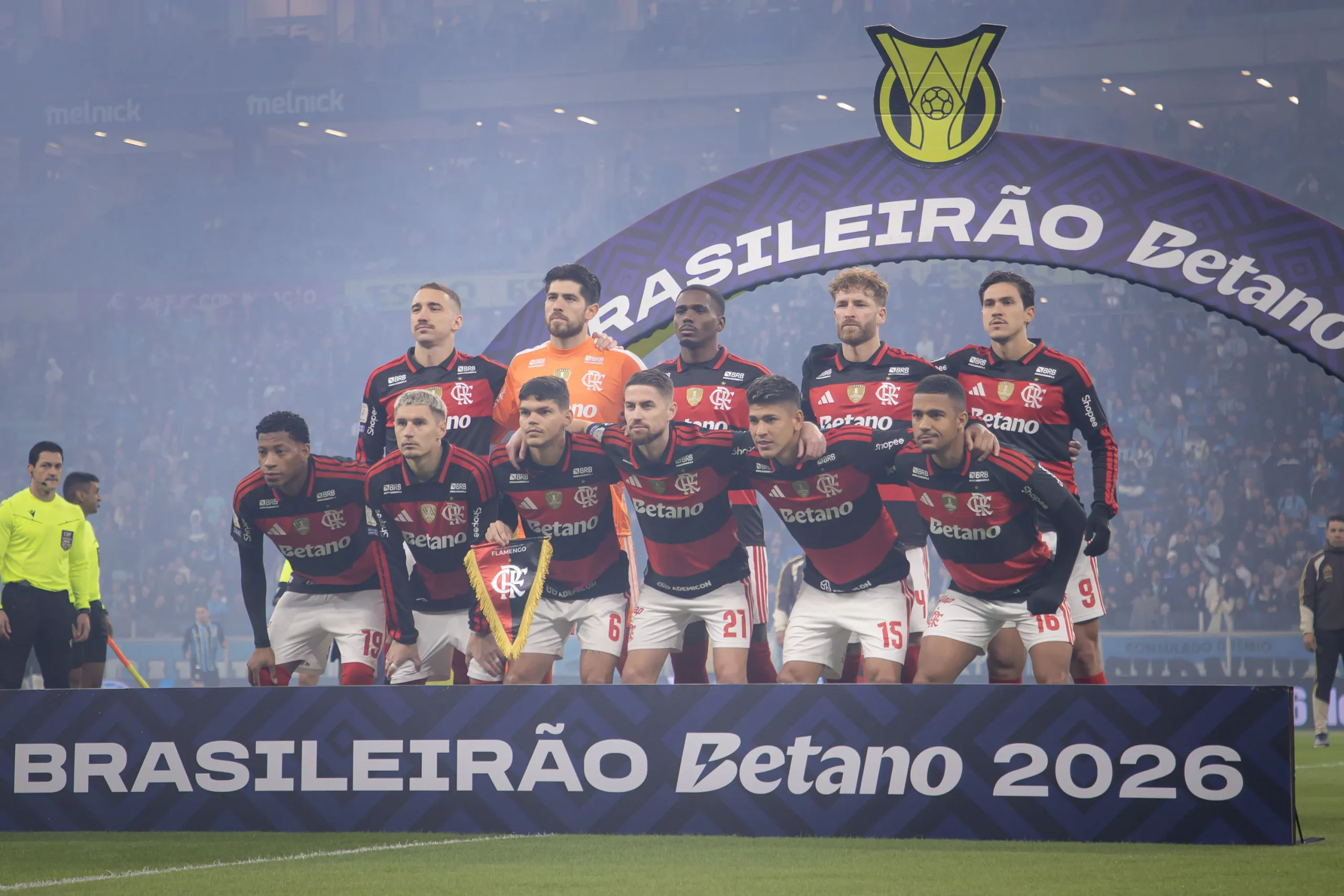 RS – PORTO ALEGRE – 10/05/2026 – BRASILEIRO A 2026, GREMIO X FLAMENGO – Jogadores do Flamengo posam para foto antes na partida contra Gremio no estadio Arena do Gremio pelo campeonato Brasileiro A 2026. Foto: Maxi Franzoi/AGIF