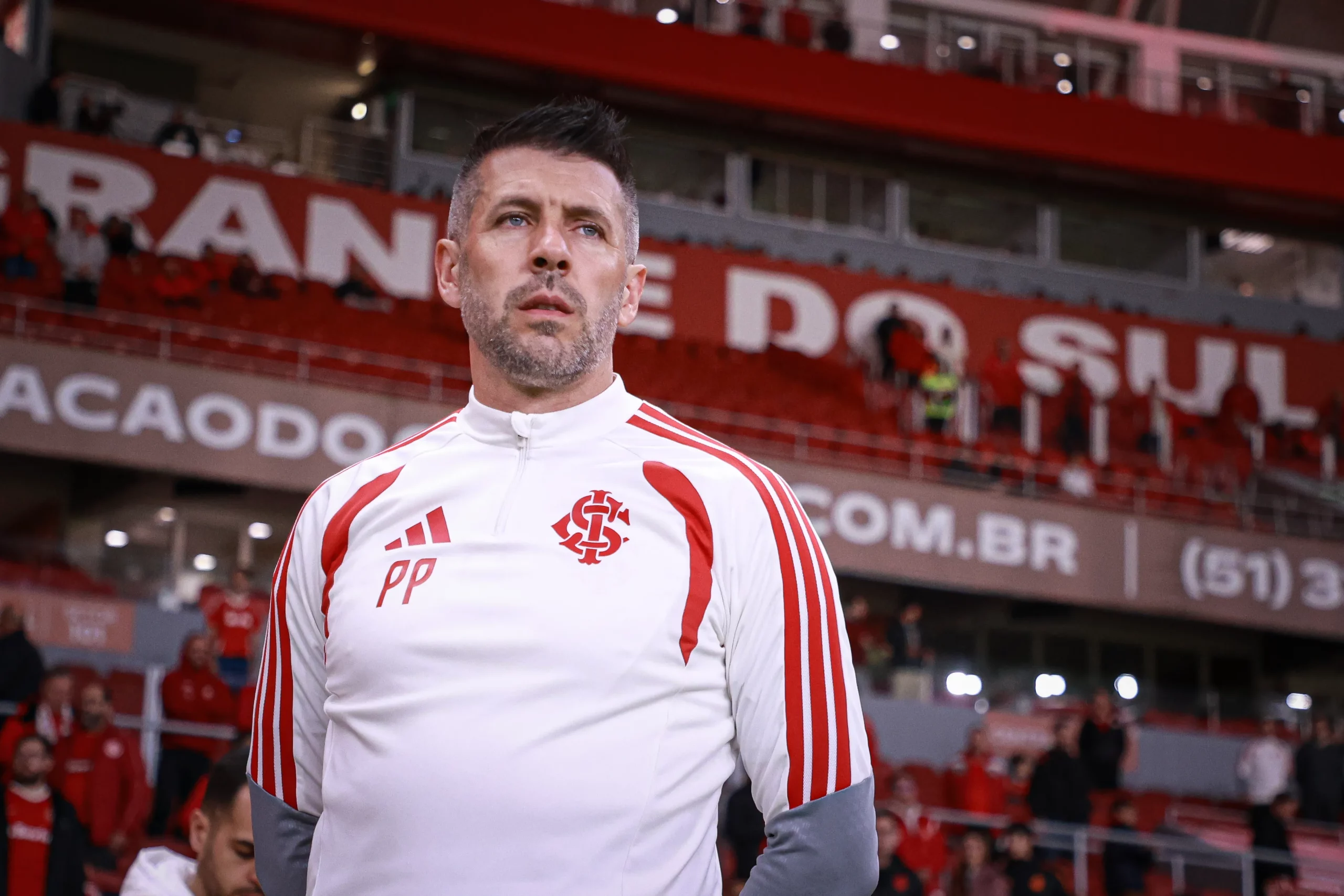 Paulo Pezzolano tecnico do Internacional durante partida contra o Athletic Club no estadio Beira-Rio pelo campeonato Copa Do Brasil 2026. Foto: Maxi Franzoi/AGIF