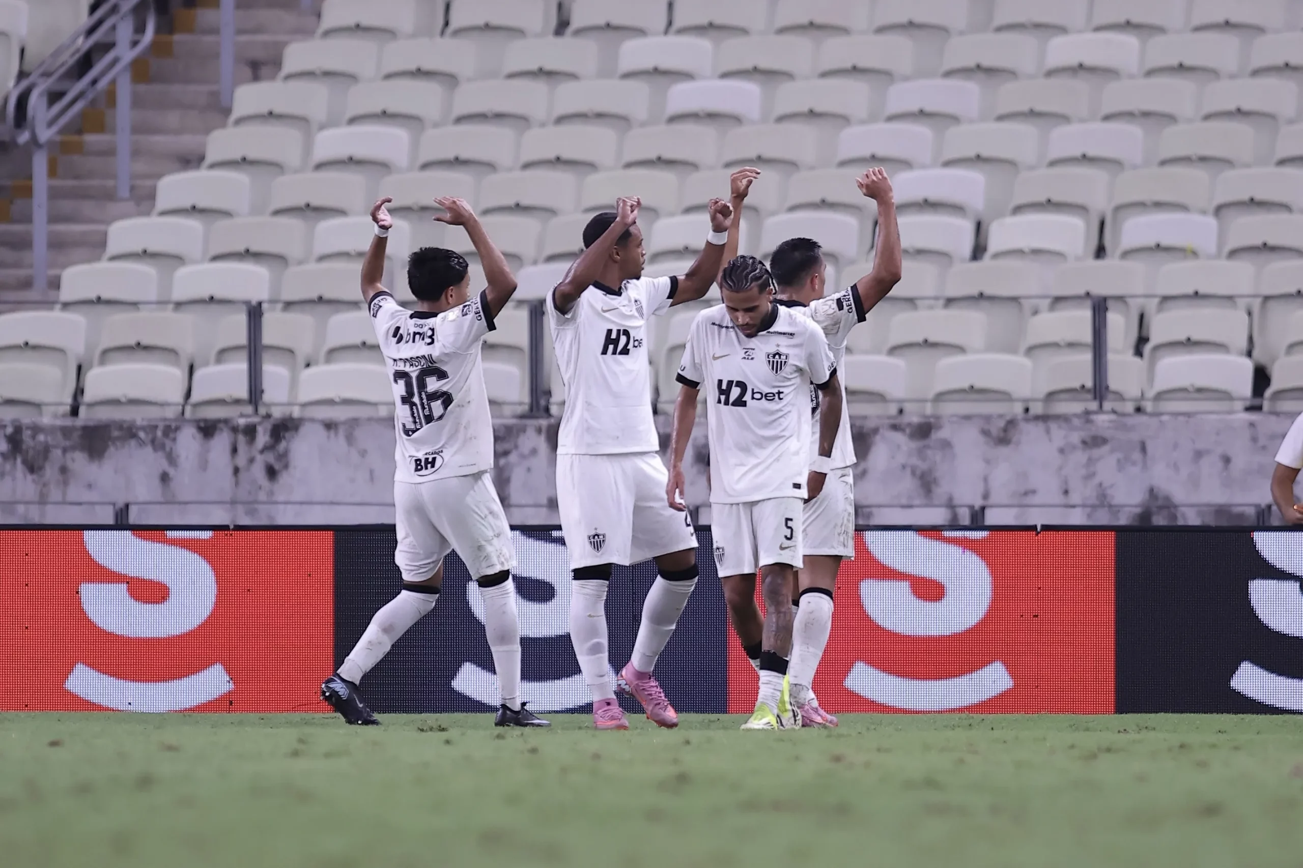Kauã Pascini marca no fim e força disputa de pênaltis em Ceará x Galo