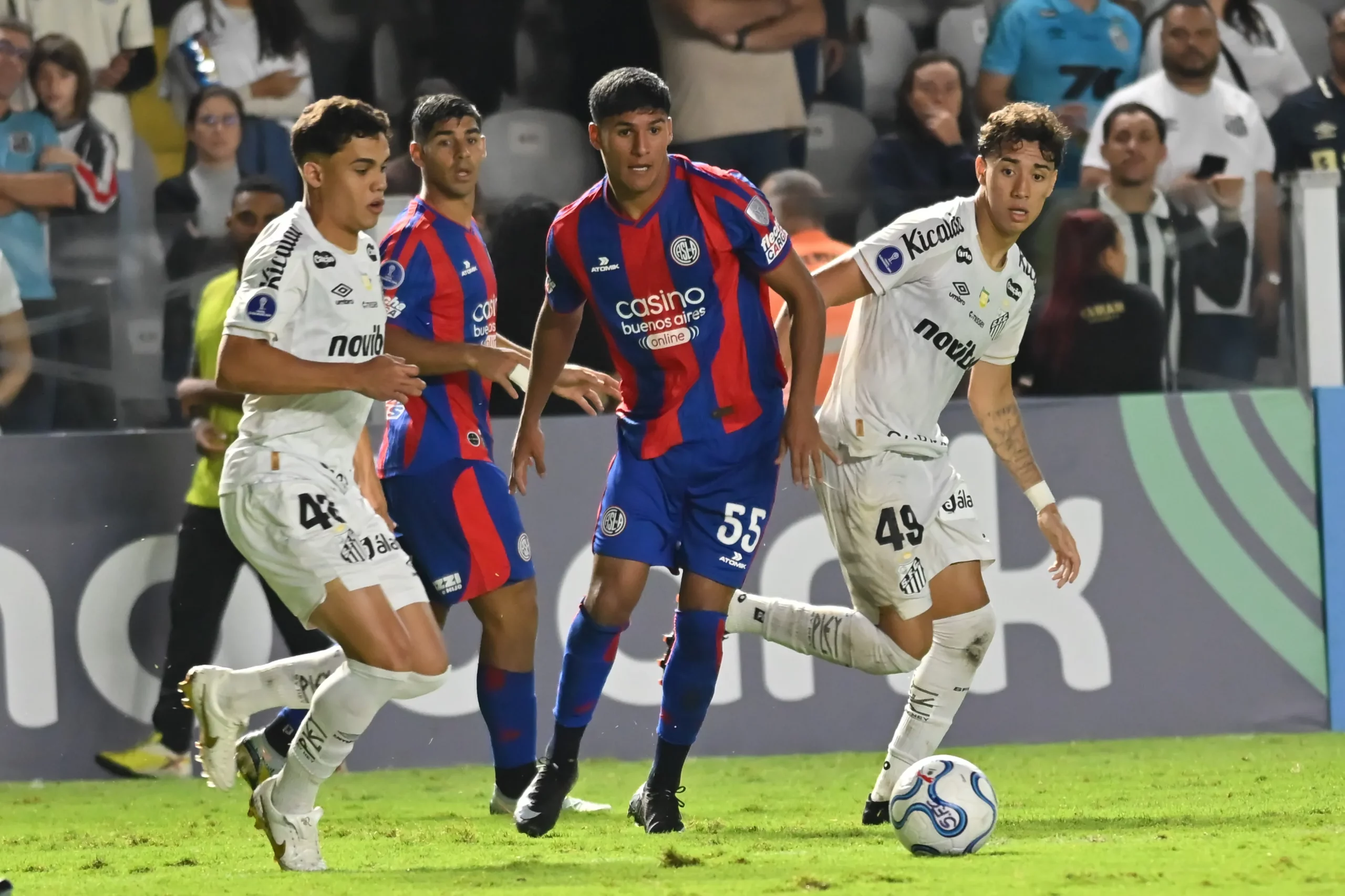 Peixe cedeu o empate atuando sem Neymar. Foto: Jota Erre/AGIF