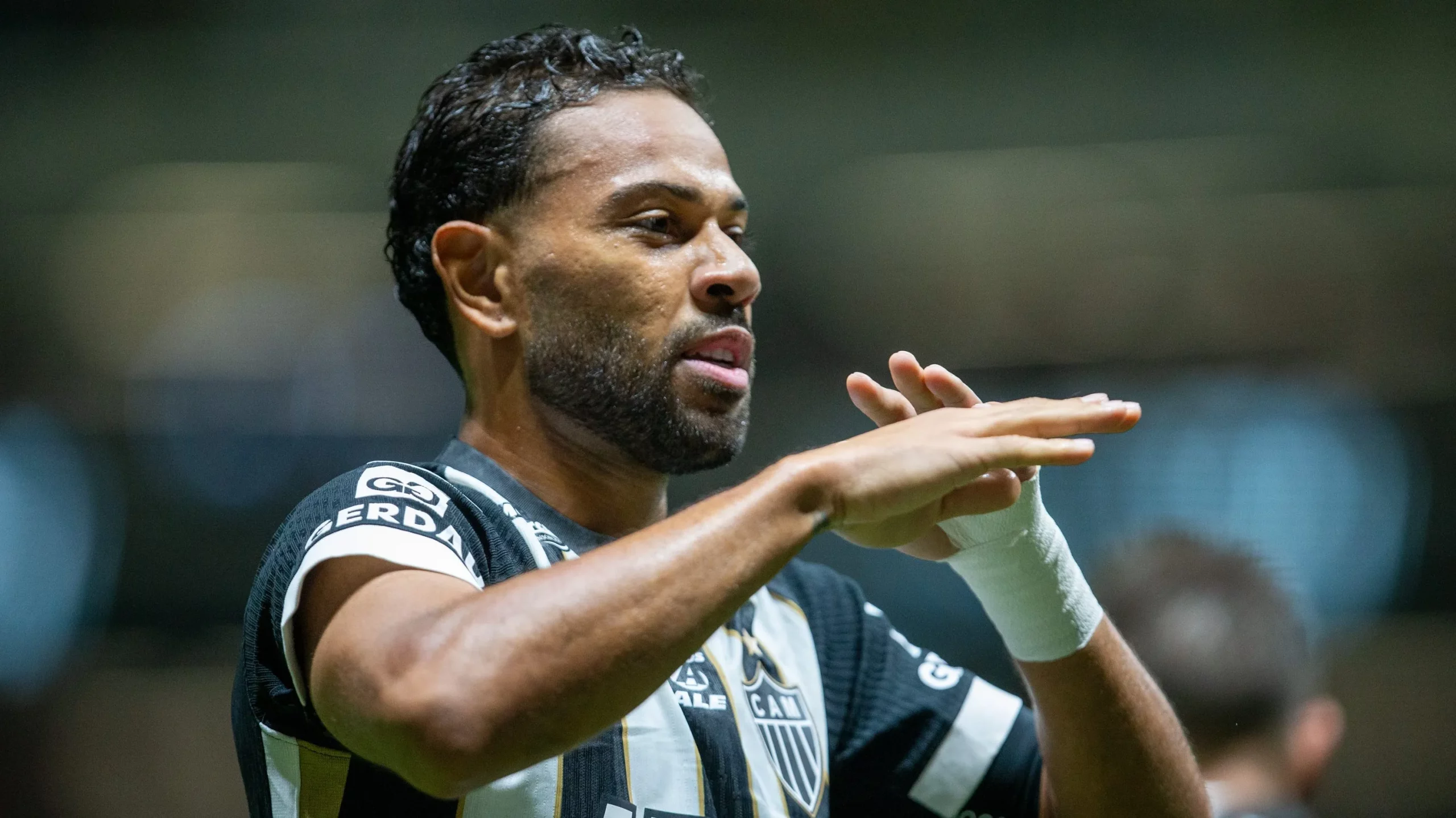 Renan Lodi jogador do Atletico-MG comemora seu gol durante partida contra o Cienciano no estadio Arena MRV pelo campeonato Copa Sul-Americana 2026. Foto: Fernando Moreno/AGIF