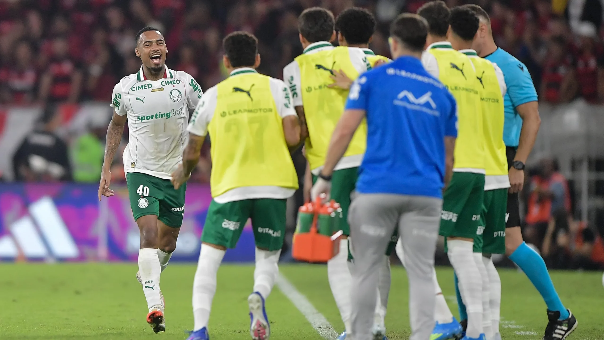 Allan comemora seu gol  durante partida contra o Flamengo – Foto: Thiago Ribeiro/AGIF