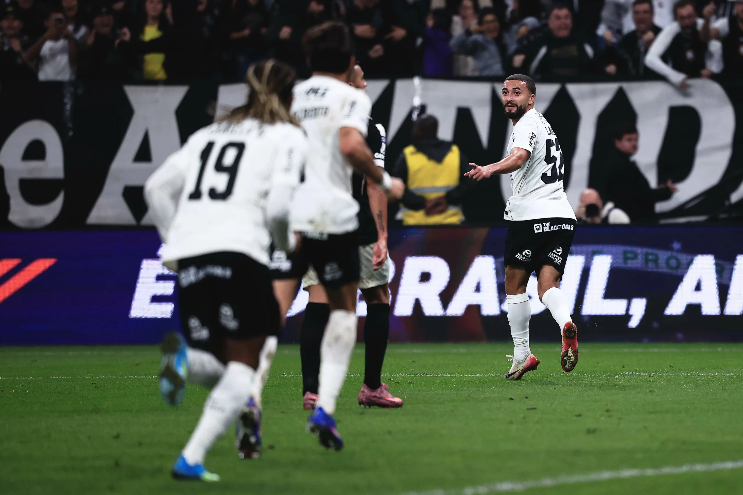 Corinthians marca no fim e derrota o Galo em São Paulo. Foto: Ettore Chiereguini/AGIF