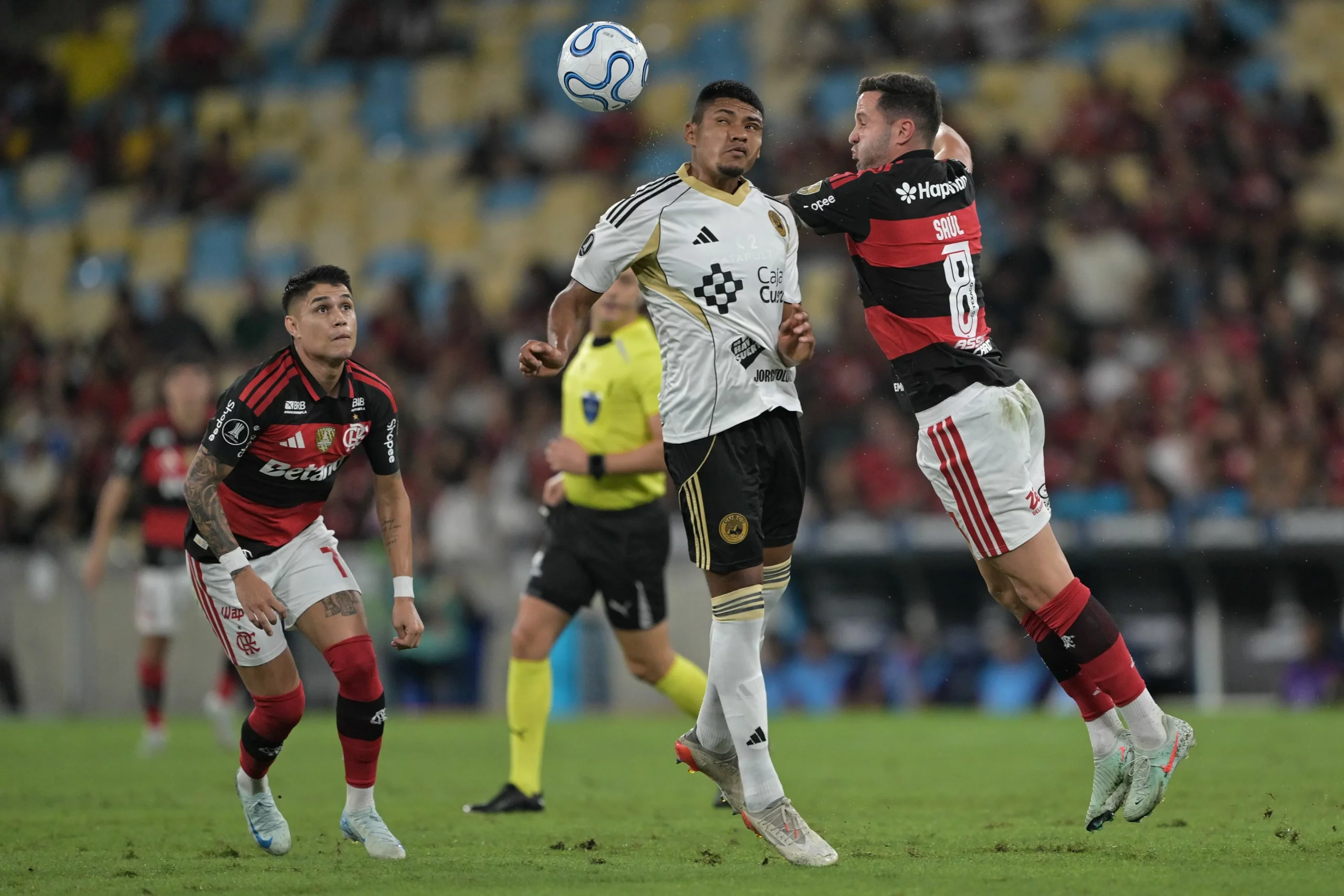 Primeiro tempo do Flamengo frusta a torcida. Foto: Jorge Rodrigues/AGIF