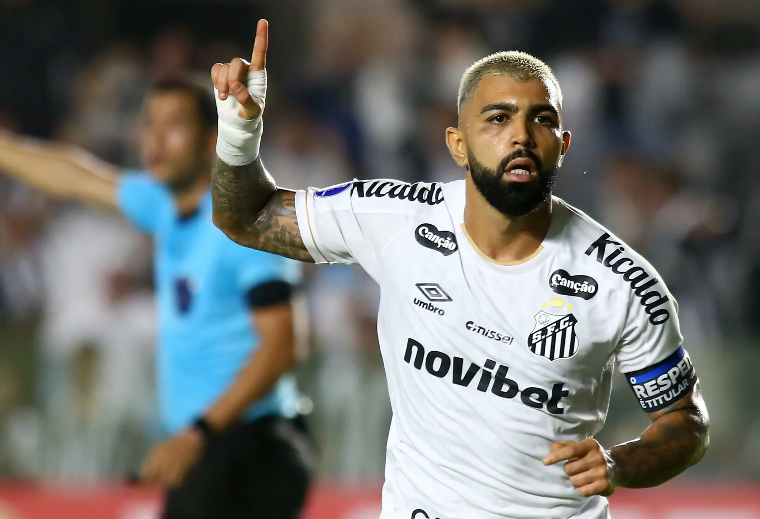 Gabigol comemorando gol diante do Cuenca. Foto: Mauricio De Souza/AGIF