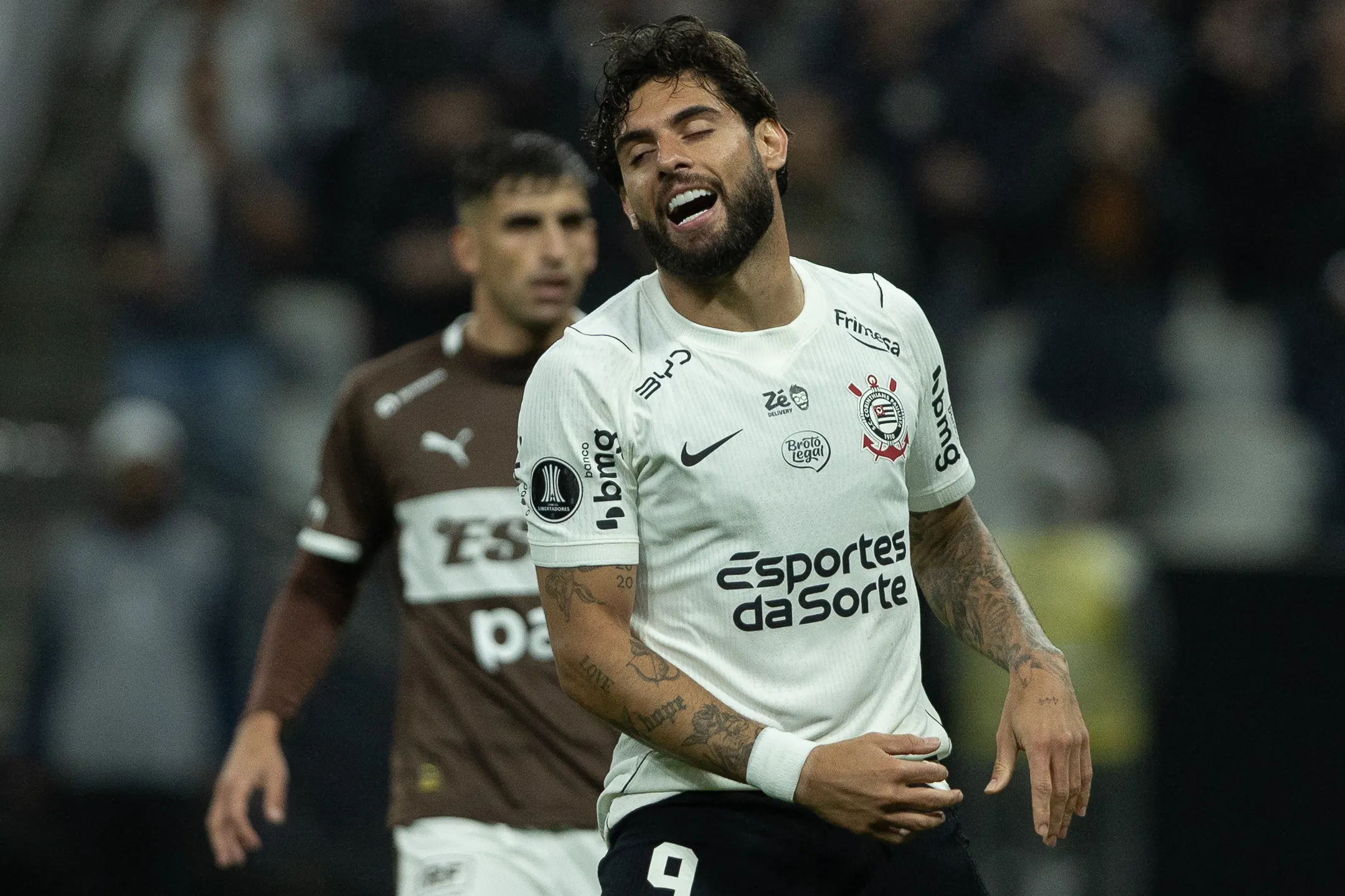 Yuri Alberto, jogador do Corinthians, lamenta durante partida contra o [EQUIPE 2] no estadio Arena Corinthians pelo campeonato Copa Libertadores 2026. Foto: Joisel Amaral/AGIF