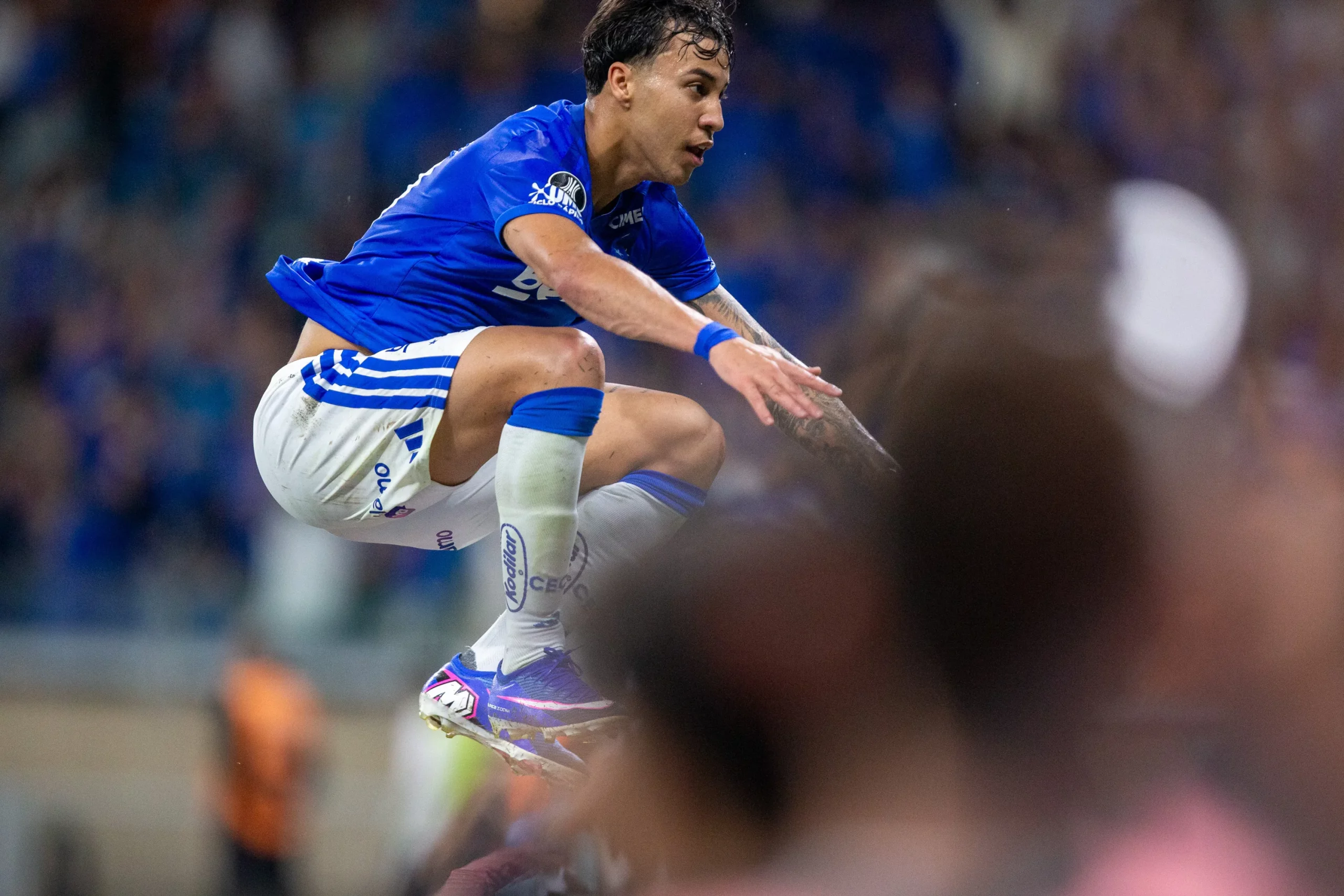 MG – BELO HORIZONTE – 28/05/2026 – COPA LIBERTADORES 2026, CRUZEIRO X BARCELONA DE GUAYAQUIL – Kaio Jorge jogador do Cruzeiro durante partida contra o Barcelona de Guayaquil no estadio Mineirao pelo campeonato Copa Libertadores 2026. Foto: Fernando Moreno/AGIF