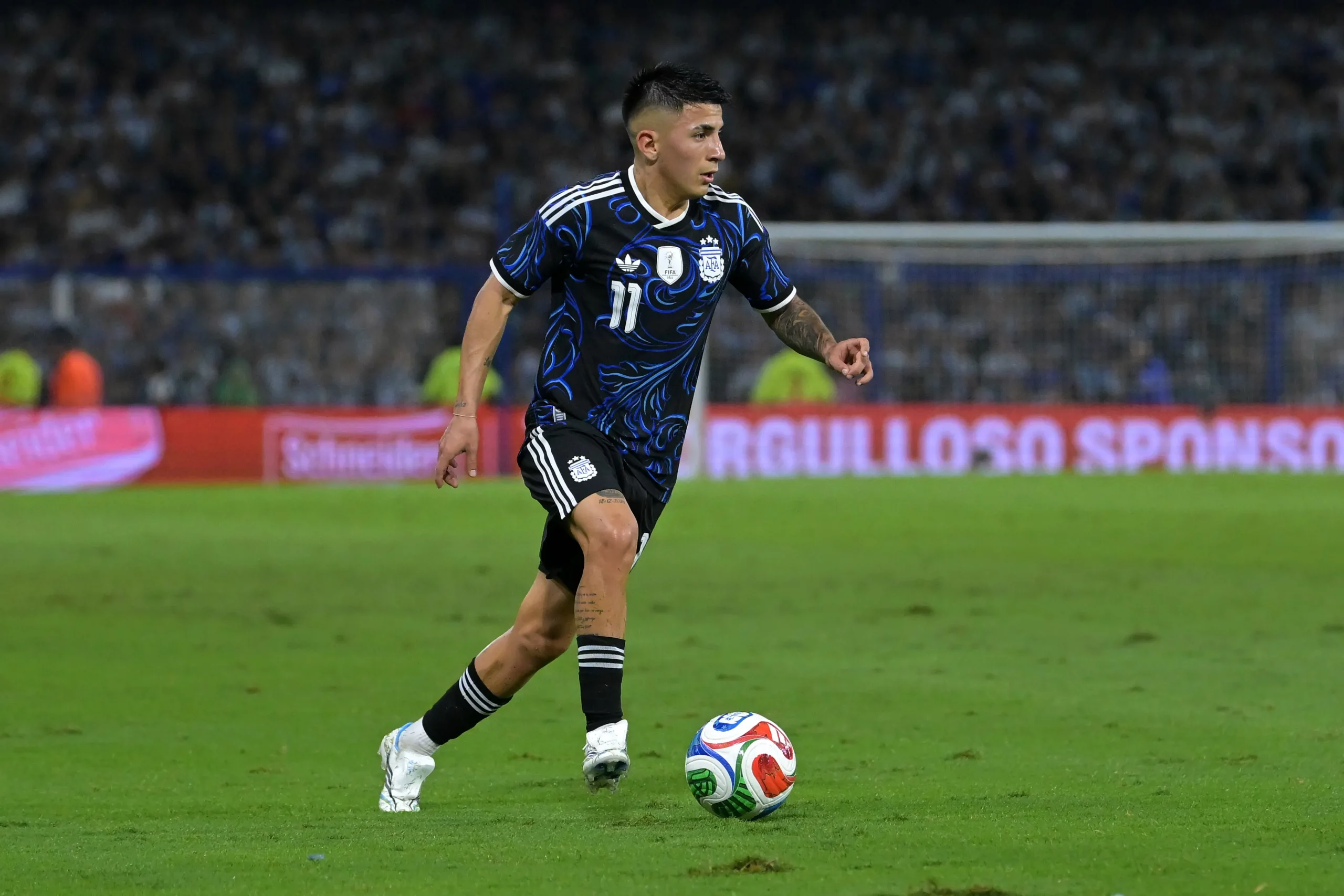 Almada em ação pela Seleção Argentina. Photo by Marcelo Endelli/Getty Images