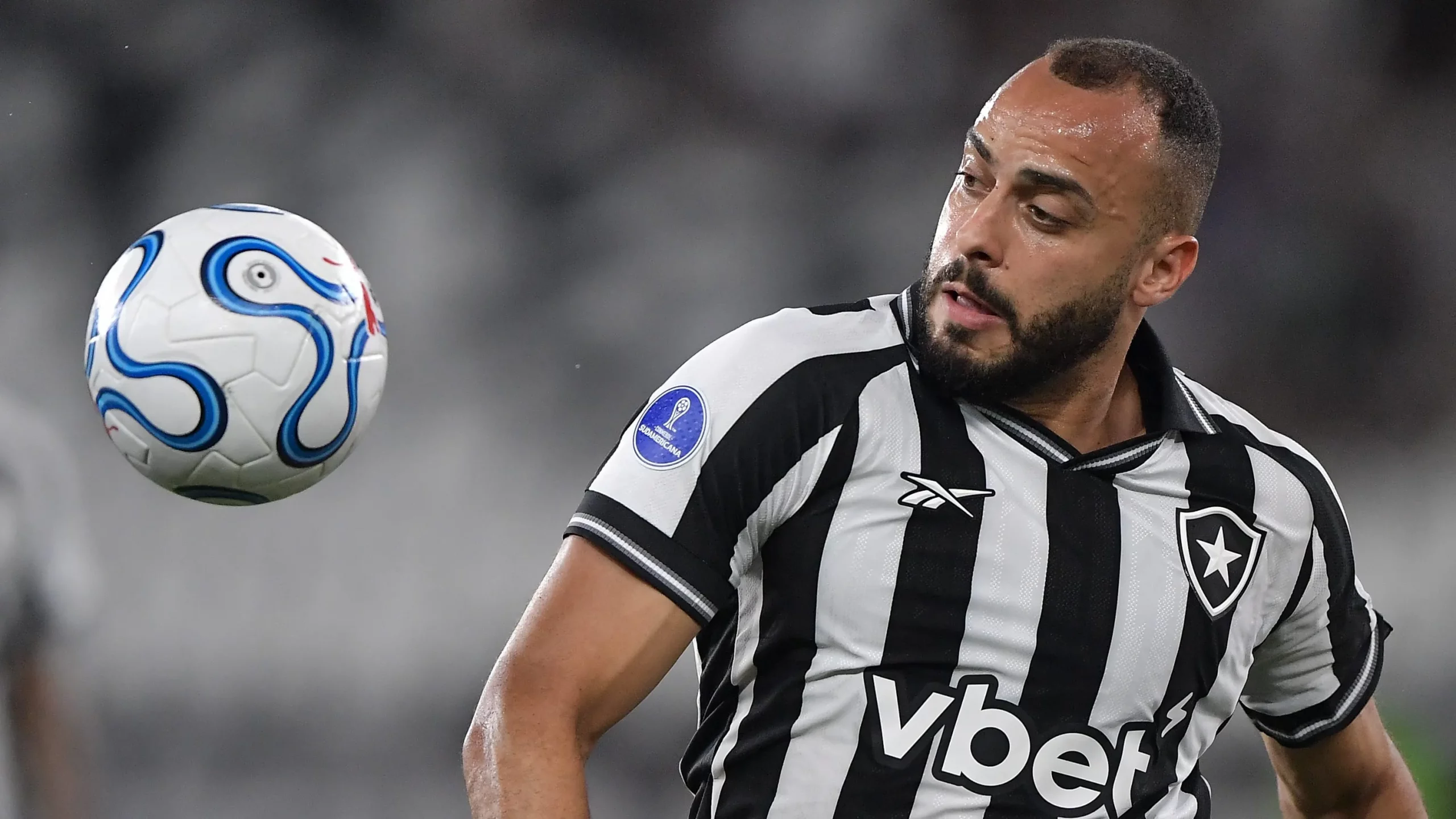 Arthur Cabral jogador do Botafogo durante partida contra o Racing. Foto: Thiago Ribeiro/AGIF