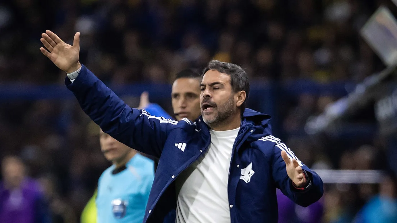 Artur Jorge em ação na La Bombonera – Foto: Gustavo Aleixo/Cruzeiro
