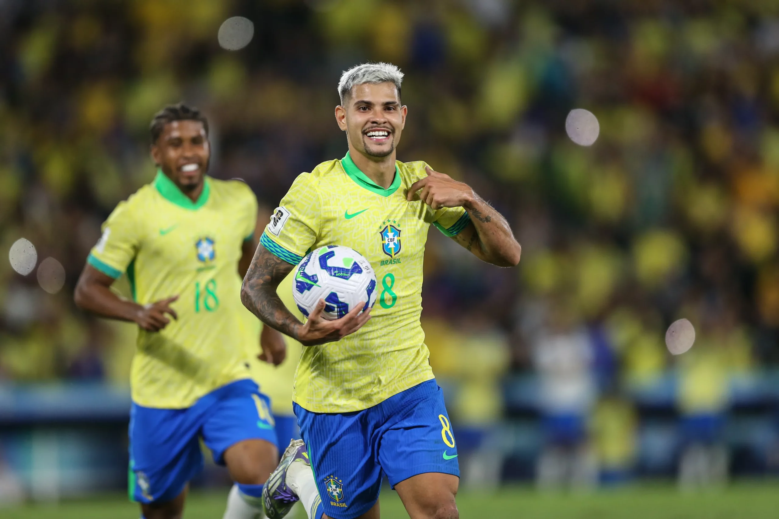Volante comemora gol pelo Brasil. Foto: Marlon Costa/AGIF