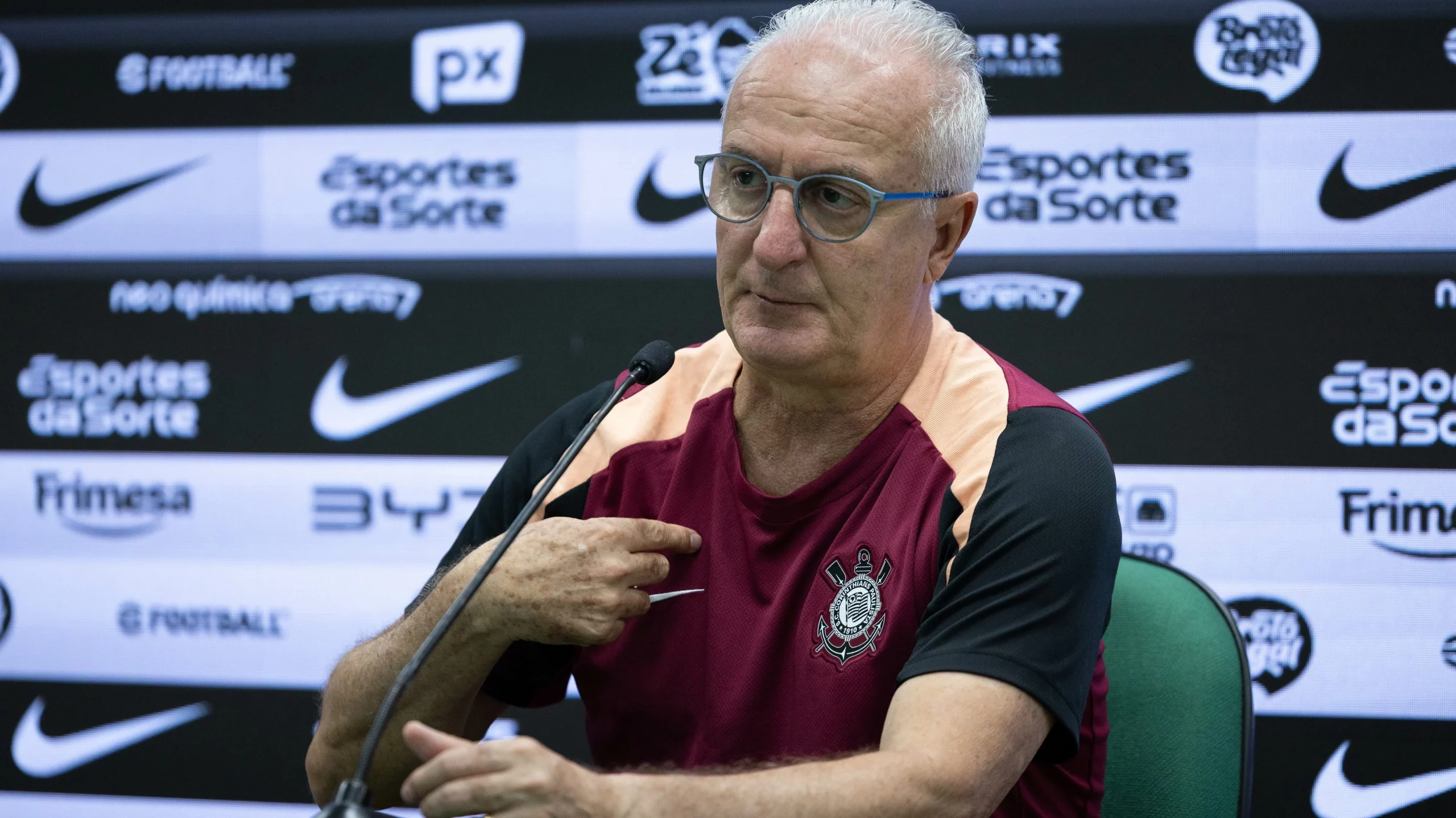 Dorival teve uma abordagem equivocada e Diniz chegou para resolver – Foto: Liamara Polli/AGIF