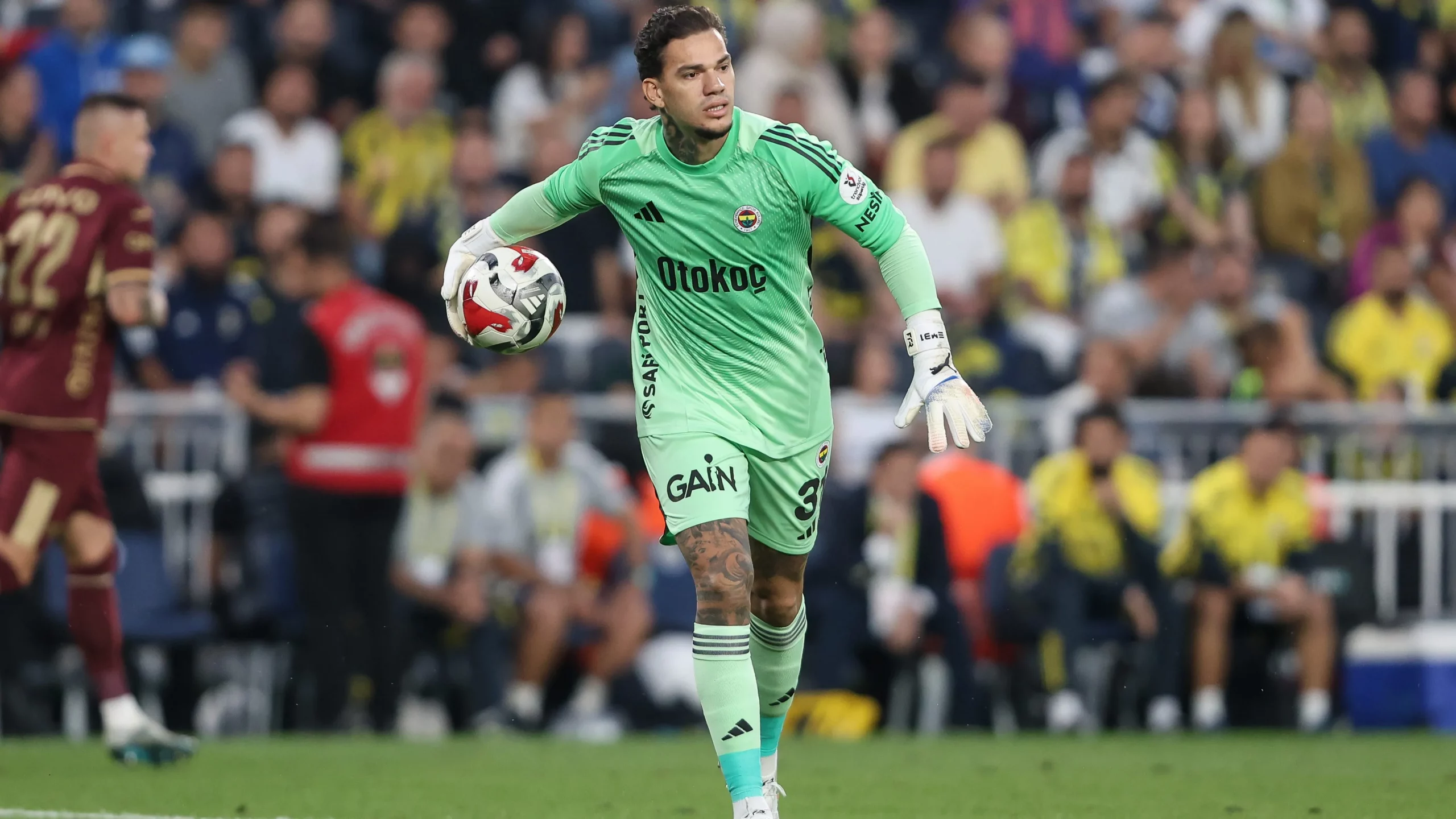 Ederson está atuando na Turquia e passou pela base do SPFC. Foto: Ahmad Mora/Getty Images