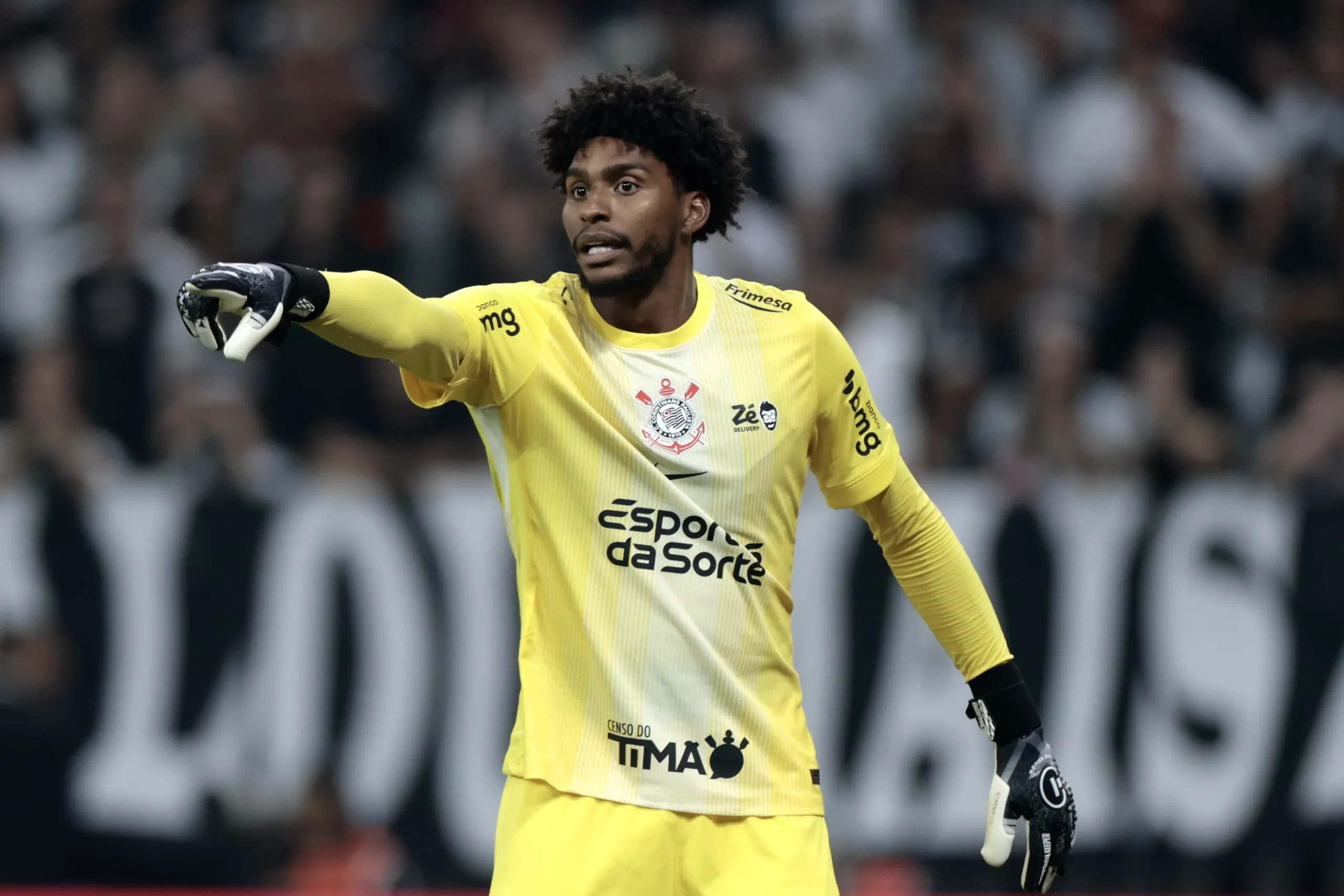 Hugo Souza pode deixar o clube. Foto: Marcello Zambrana/AGIF
