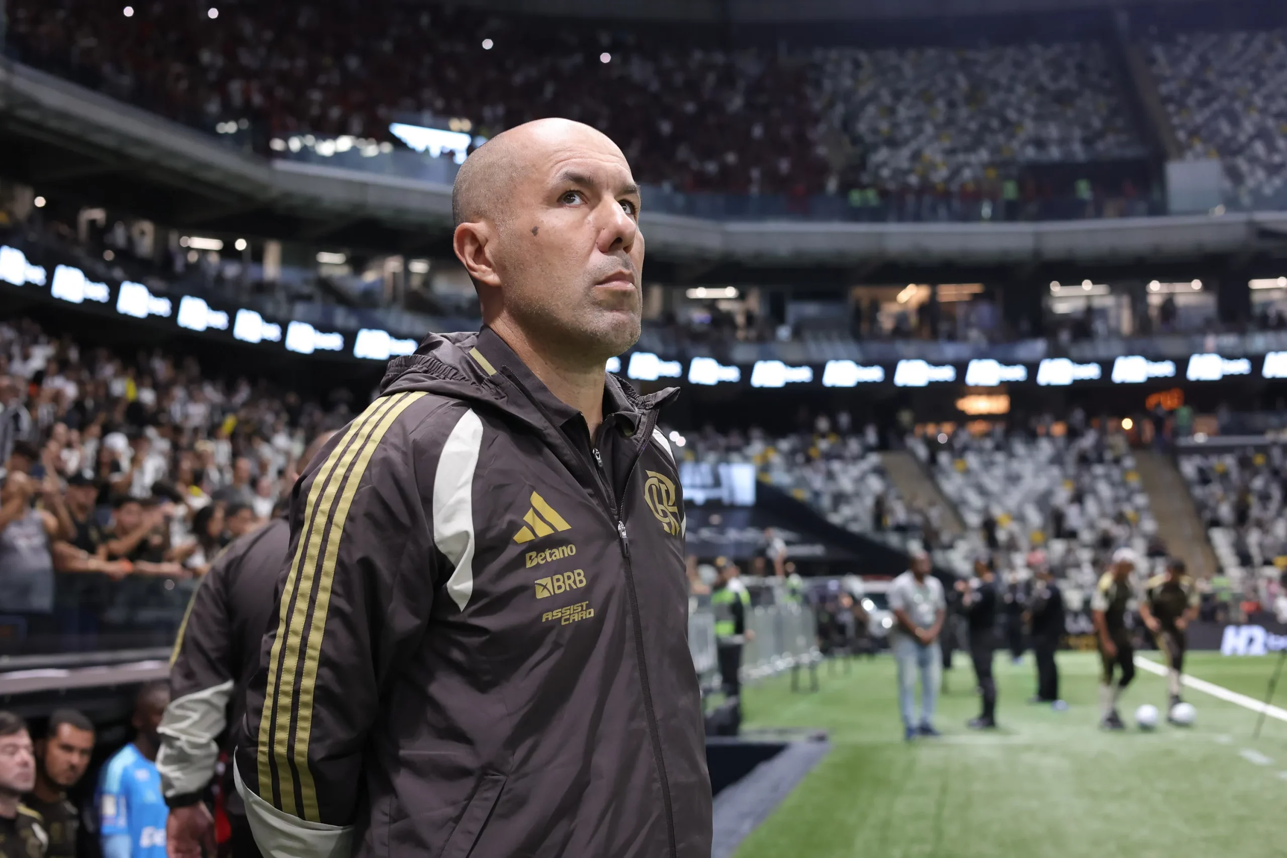 Leonardo Jardim espera por reforços. Foto: Gilson Lobo/AGIF