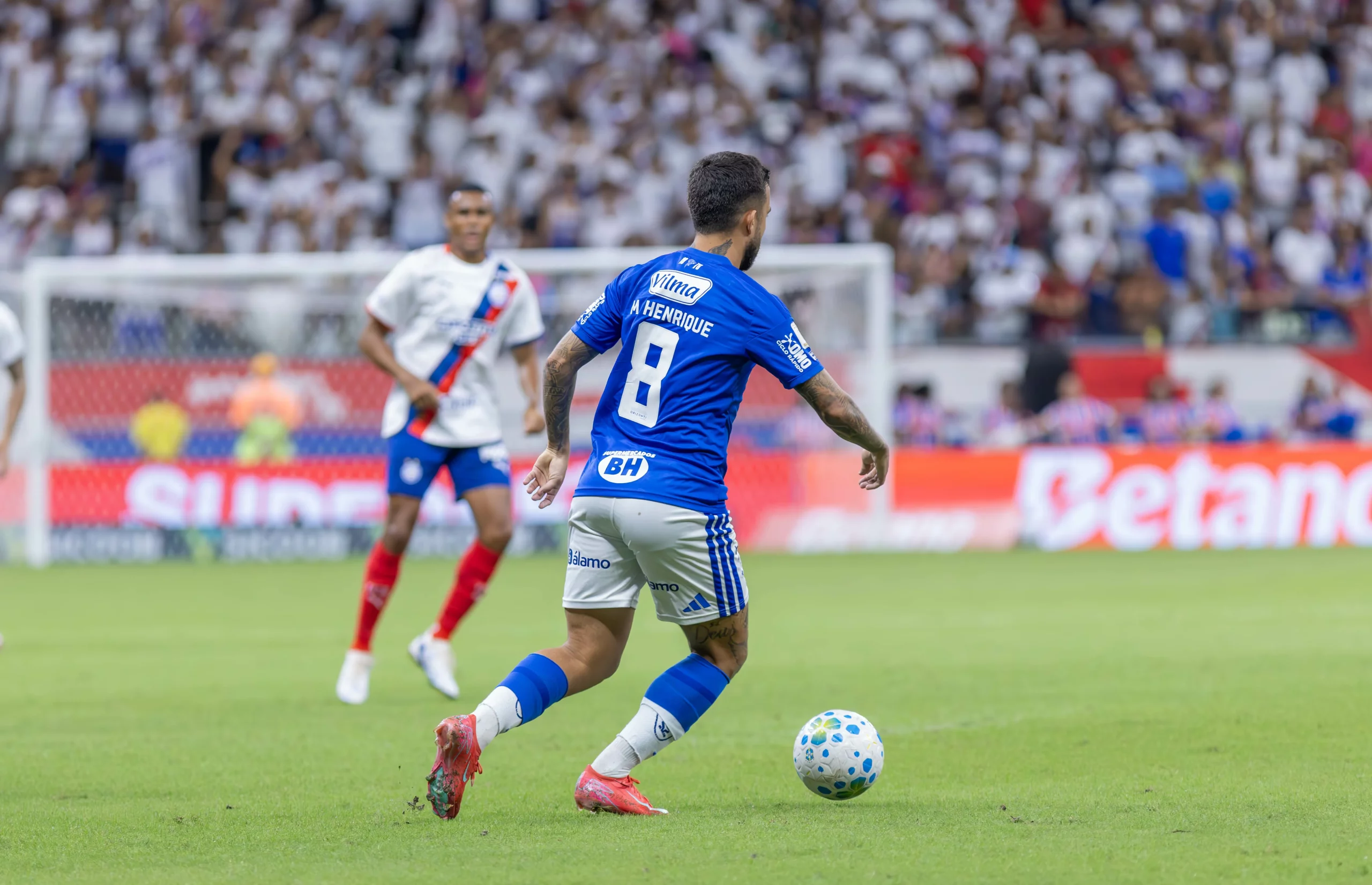 Matheus Henrique no jogo diante do Bahia. Foto: Márcio José/AGIF