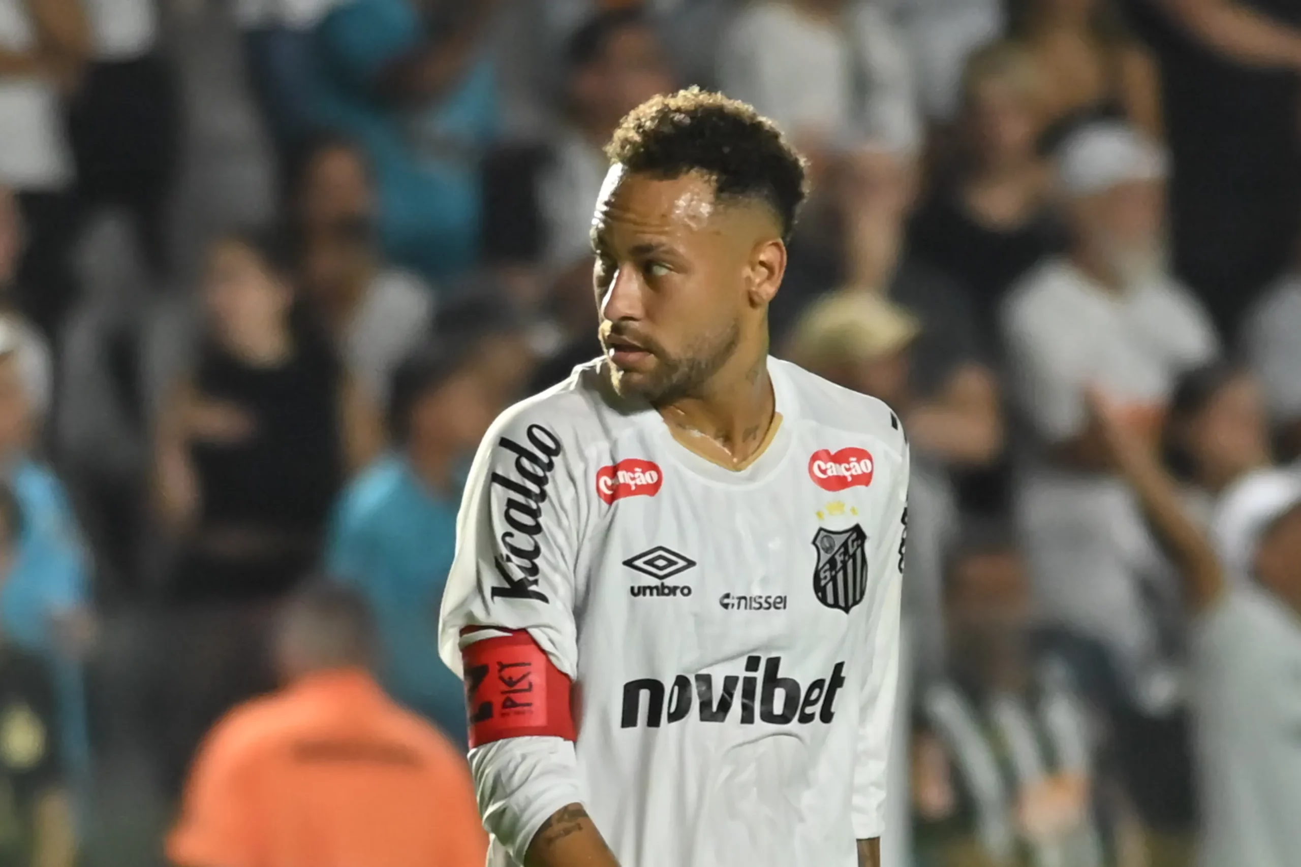 Neymar começou na equipe titular. Foto: Jota Erre/AGIF