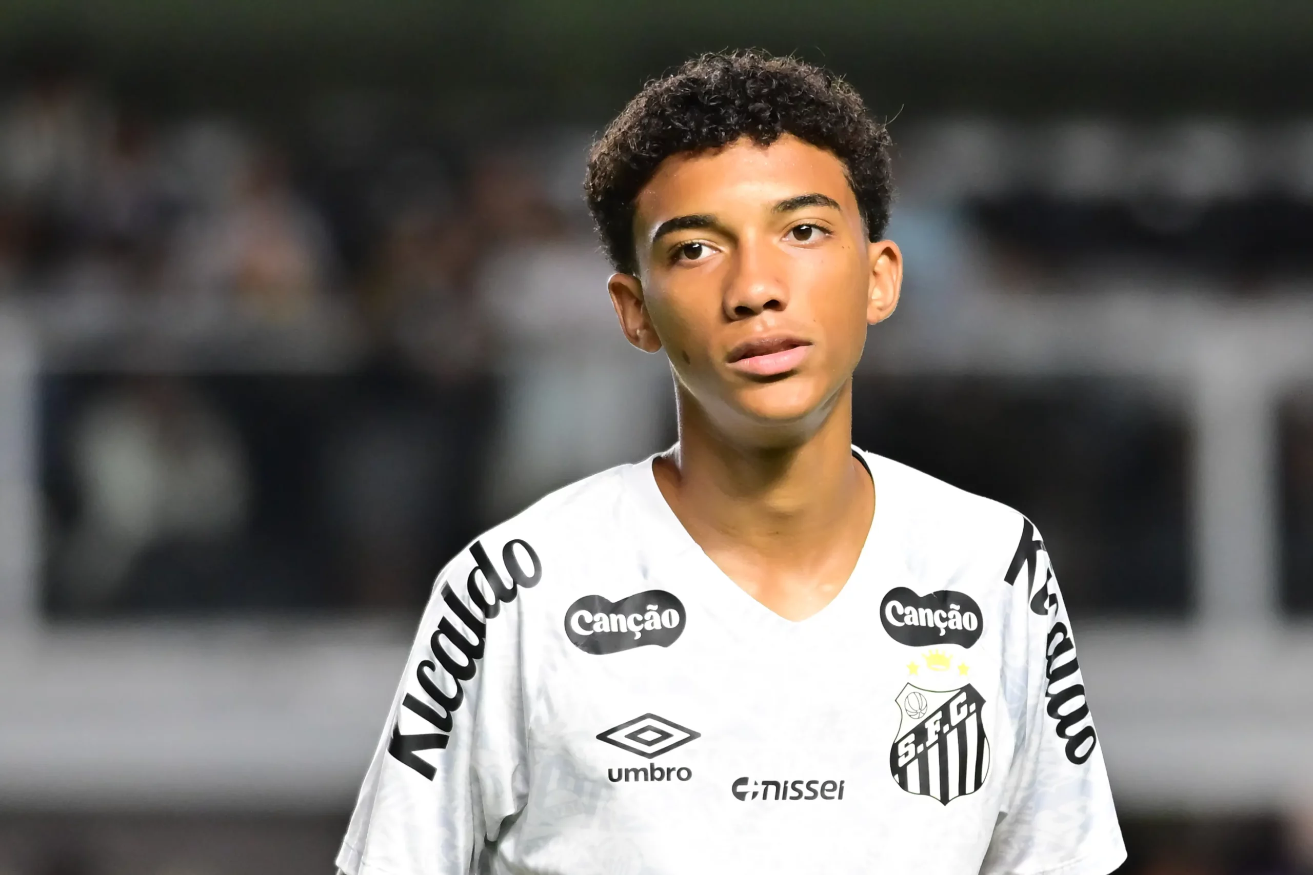 Robinho Jr. renovou recentemente com o Peixe. Foto: Jota Erre/AGIF