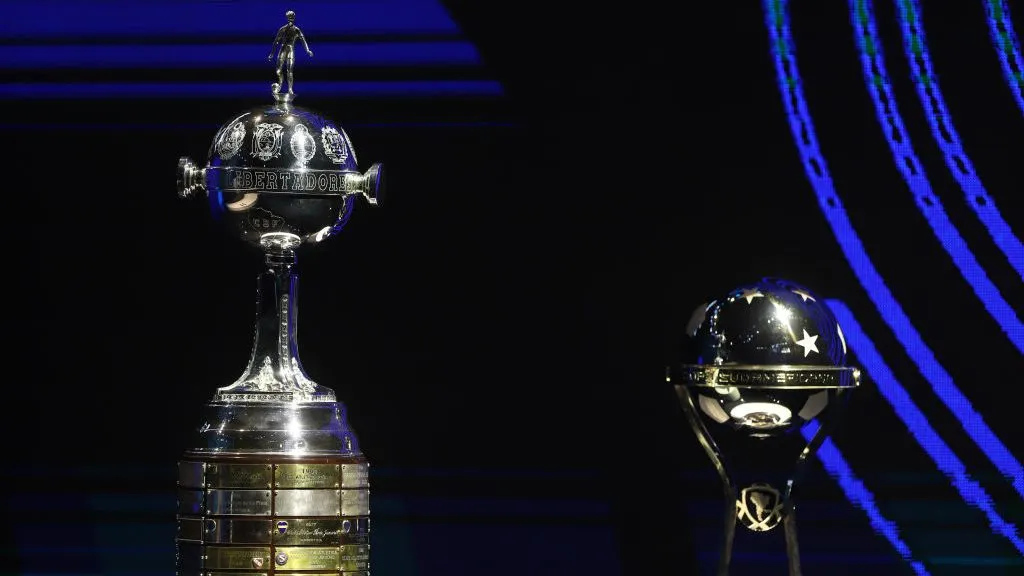 Taça da Libertadores e Sul-Americana. Foto: Nathalia Aguilar - Pool/Getty Images