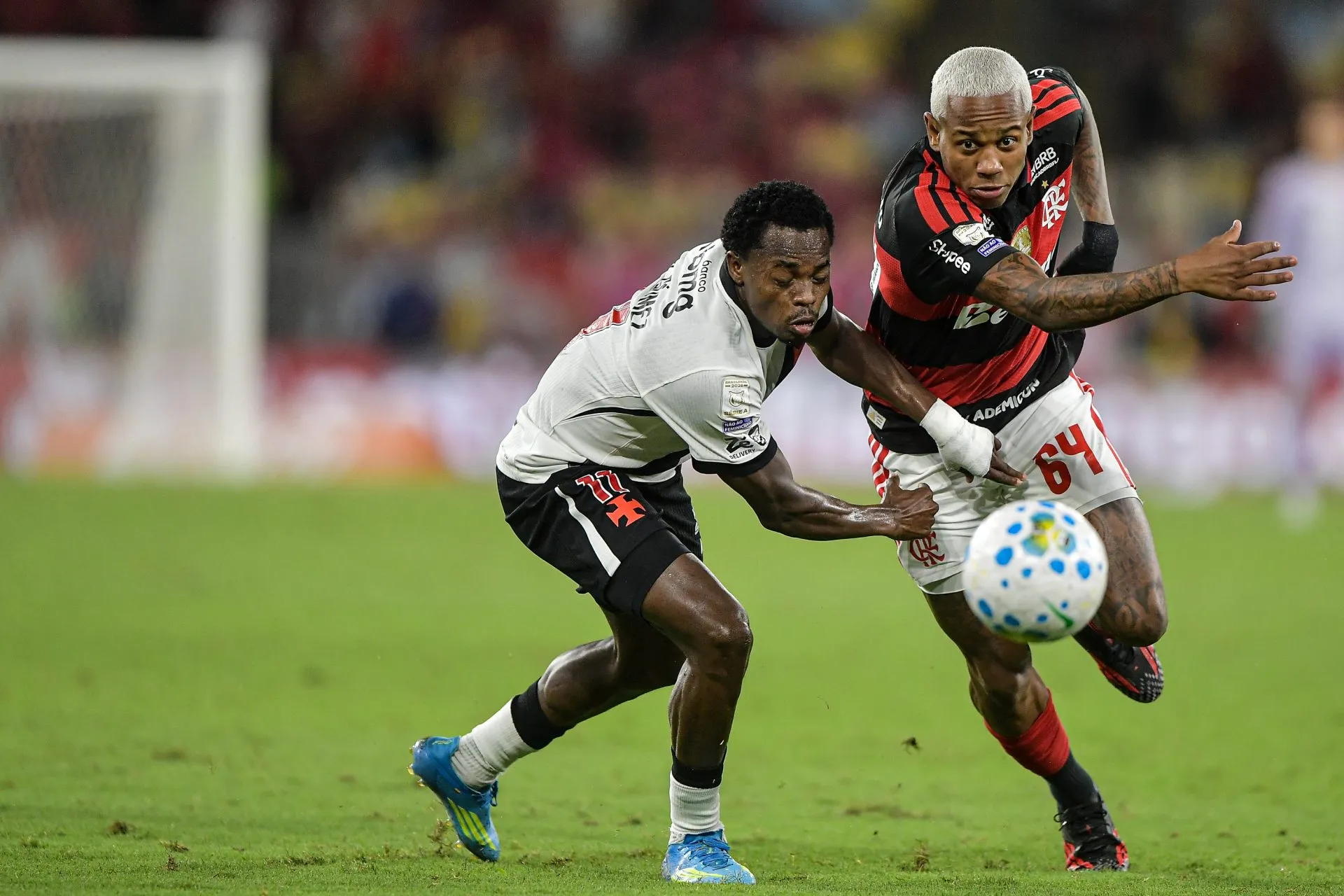 Wallace Yan entrou no 2° tempo do clássico. Foto: Thiago Ribeiro/AGIF