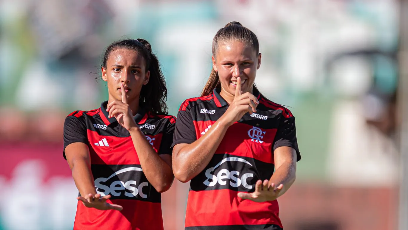Anna Luíza e Brendha em campo pelo Flamengo sub-20