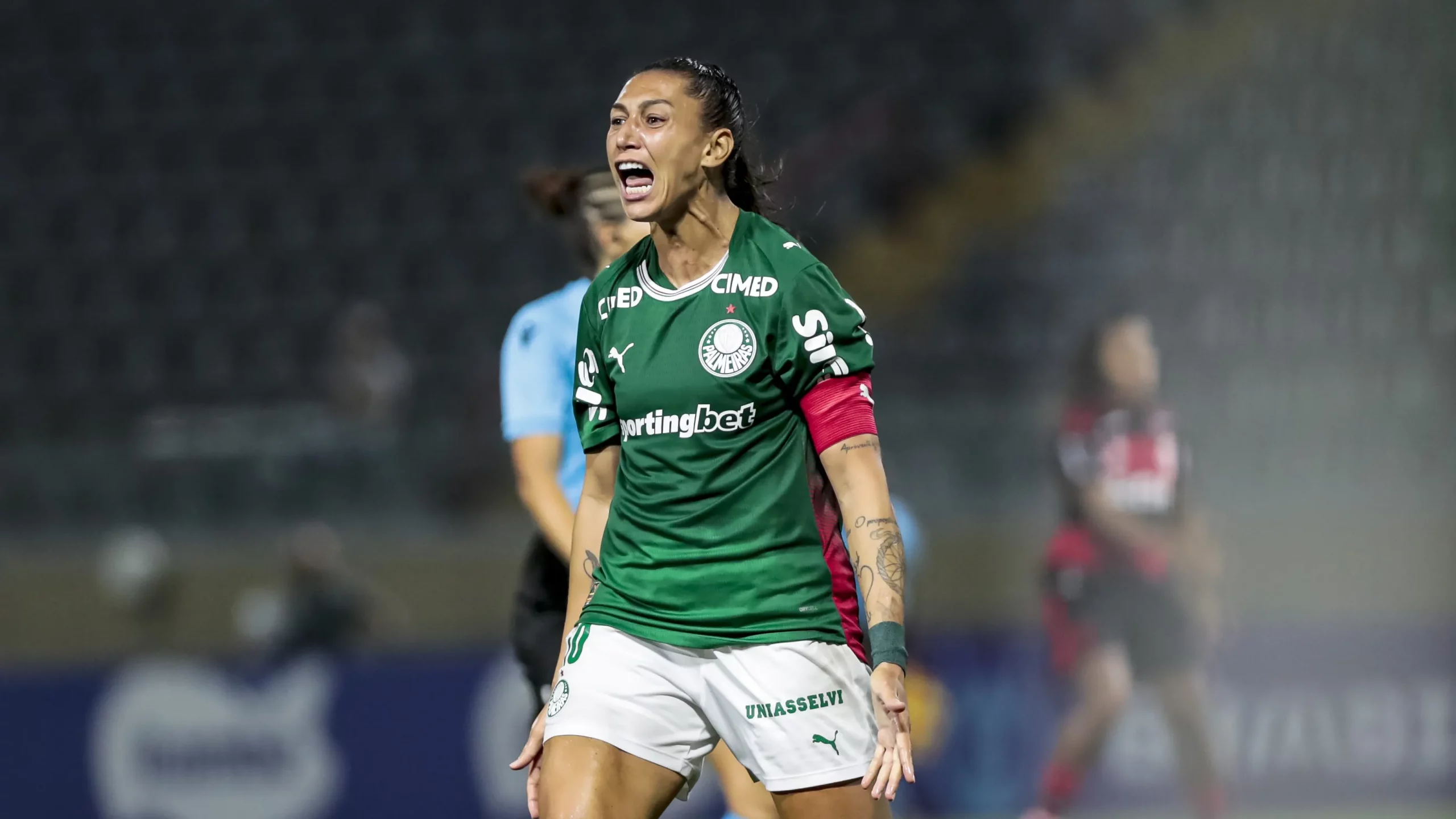 Bia Zaneratto em campo pelo Palmeiras