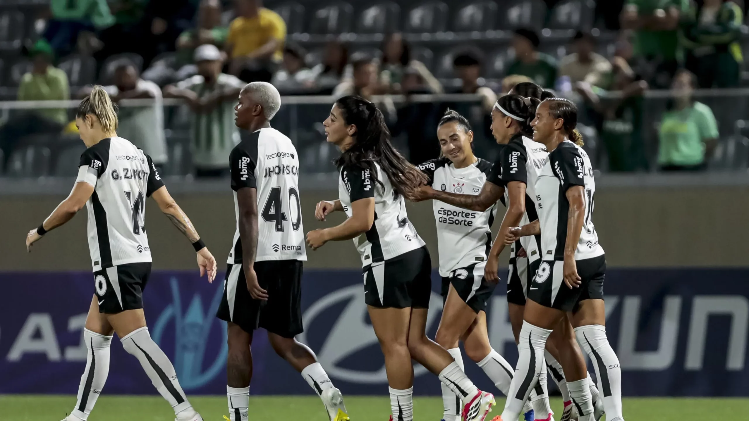 Time feminino do Corinthians em campo