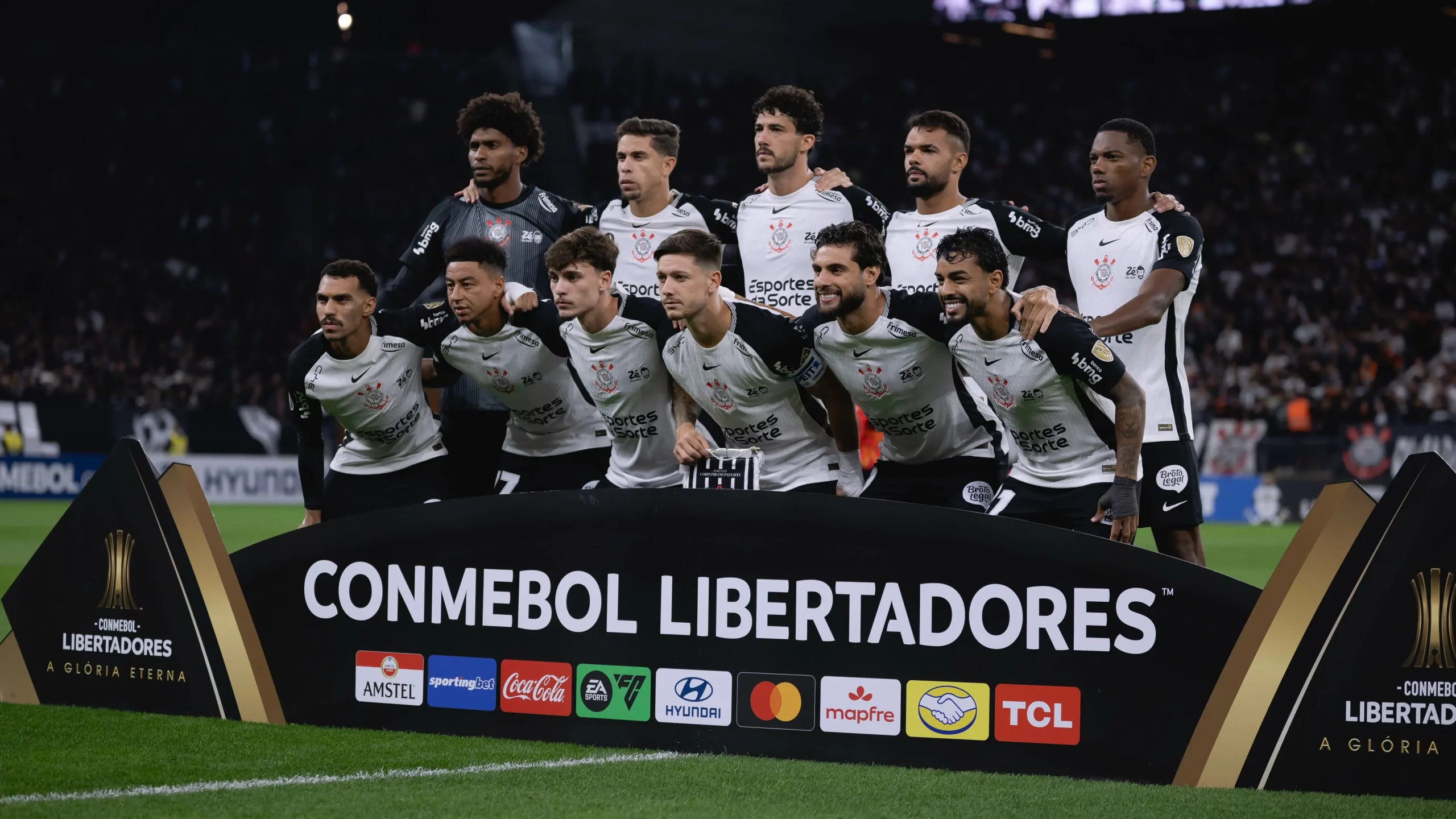 Jogadores do Corinthians posam para foto antes na partida contra Penarol no estadio Arena Corinthians pelo campeonato Copa Libertadores 2026. Foto: Ettore Chiereguini/AGIF