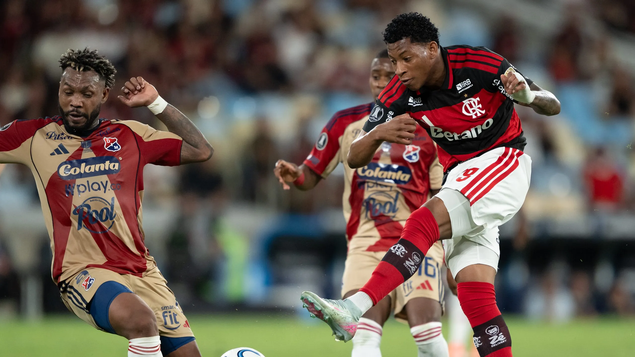 Plata é um jogador do Mengão que deve disputar a Copa pelo Equador – Foto: Jorge Rodrigues/AGIF
