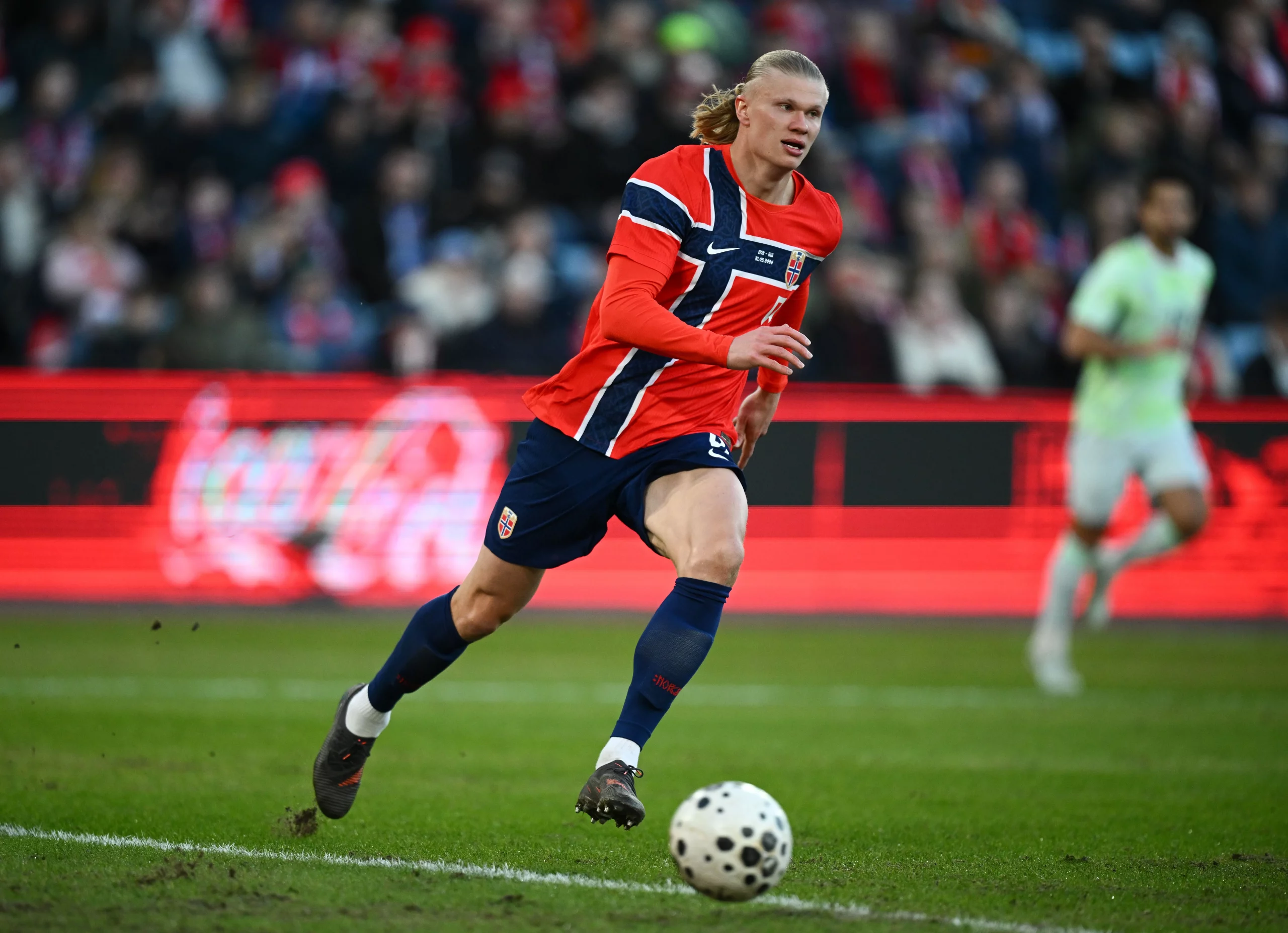 Haaland durante partida pela Noruega. Foto: Stuart Franklin/Getty Images