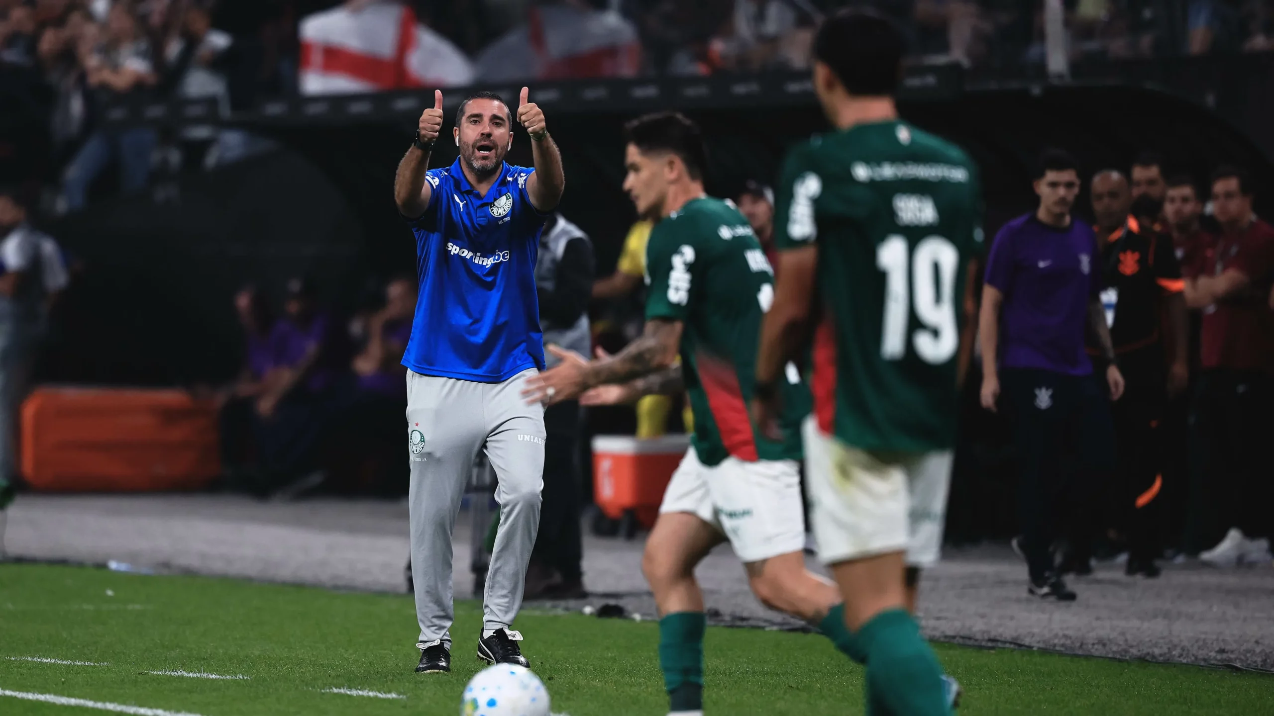 João Martins auxiliar tecnico do Palmeiras durante partida contra o Corinthians no estadio Arena Corinthians pelo campeonato Brasileiro A 2026. Foto: Ettore Chiereguini/AGIF