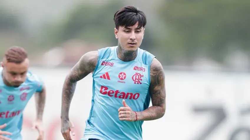 Volante Erick Pulgar durante treinamento no Ninho do Urubu – Foto: Gilvan de Souza/Flamengo