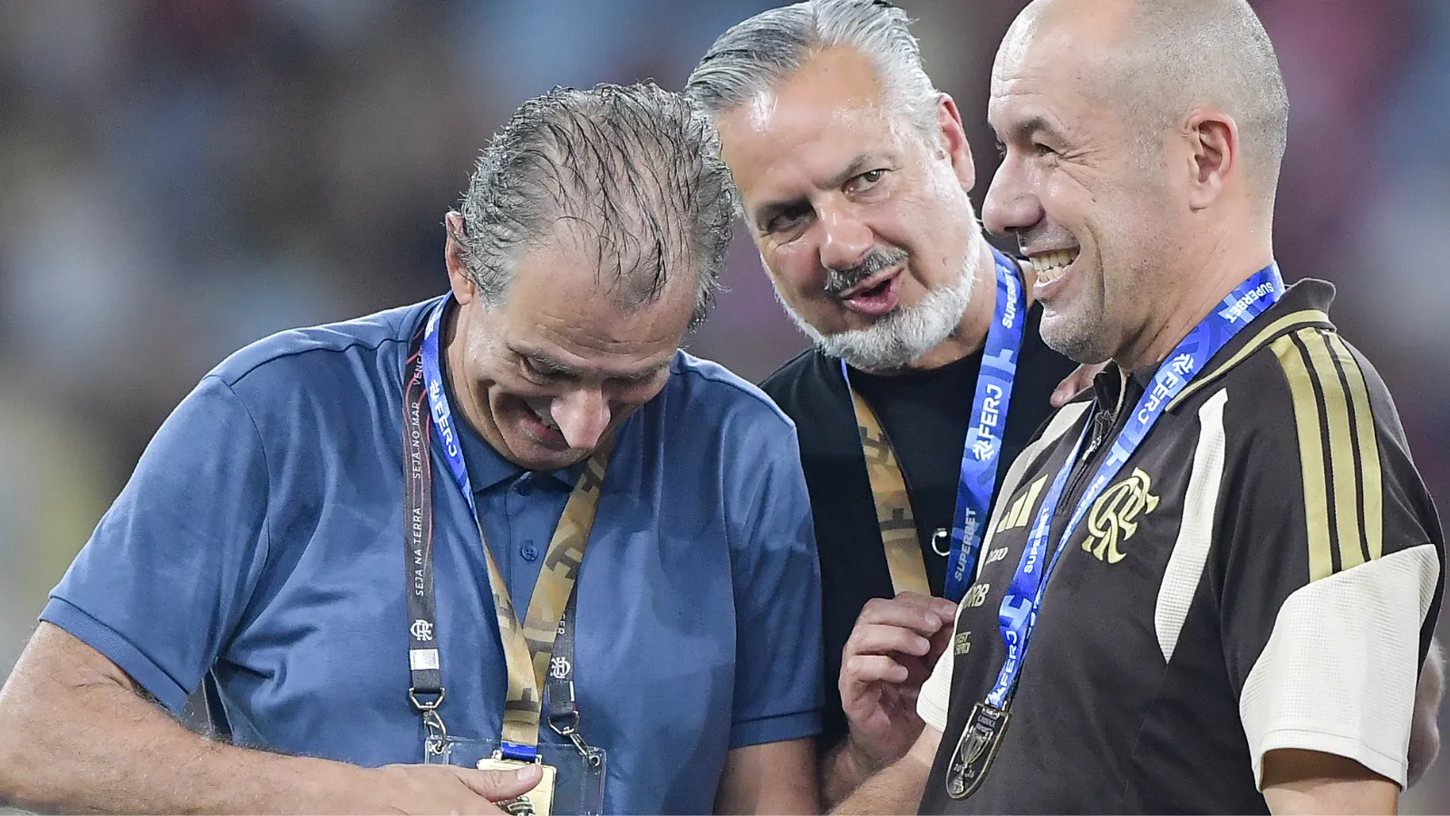 Jardim admite busca por um meia.
