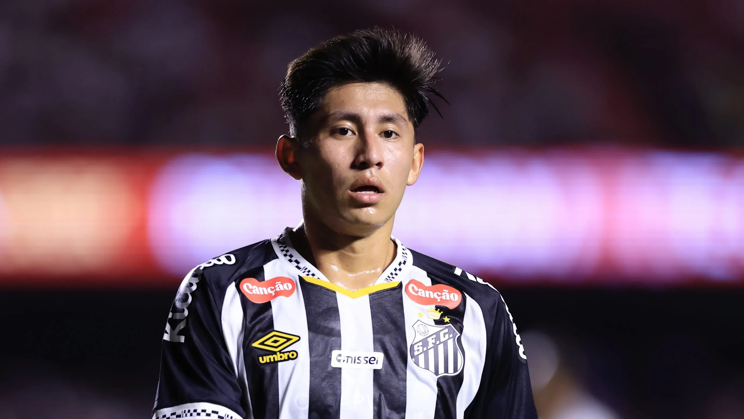 Miguelito em campo pelo Santos. Foto: Marcello Zambrana/AGIF