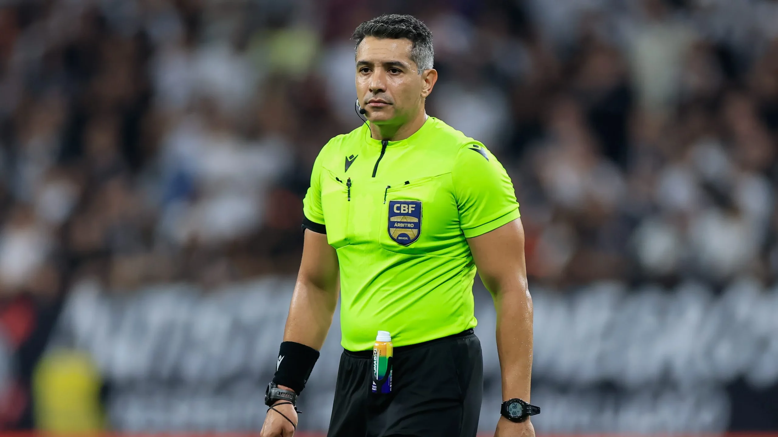 O arbitro Felipe Fernandes de Lima 