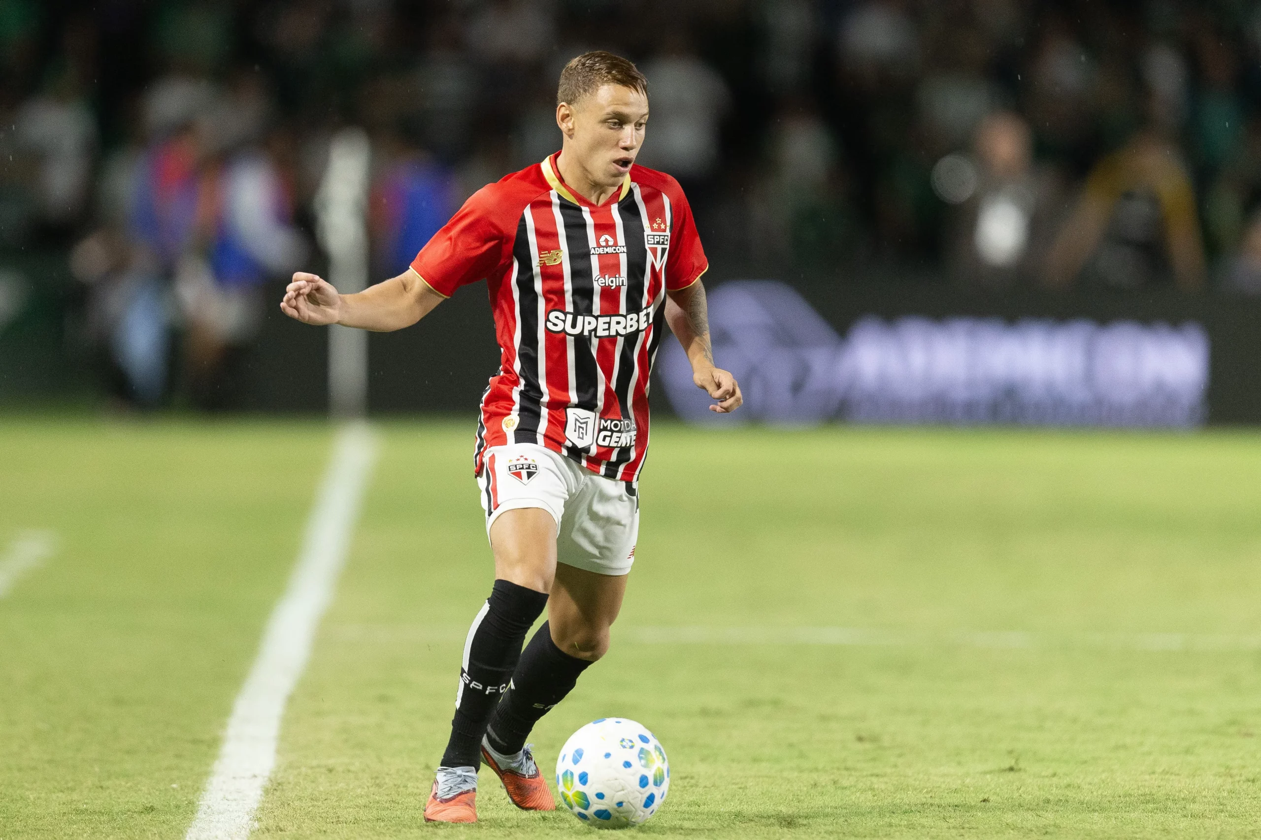 PR – CURITIBA – 25/02/2026 – BRASILEIRO A 2026, CORITIBA X SAO PAULO – Maik jogador do Sao Paulo durante partida contra o Coritiba no estadio Couto Pereira pelo campeonato Brasileiro A 2026. Foto: Hedeson Alves/AGIF