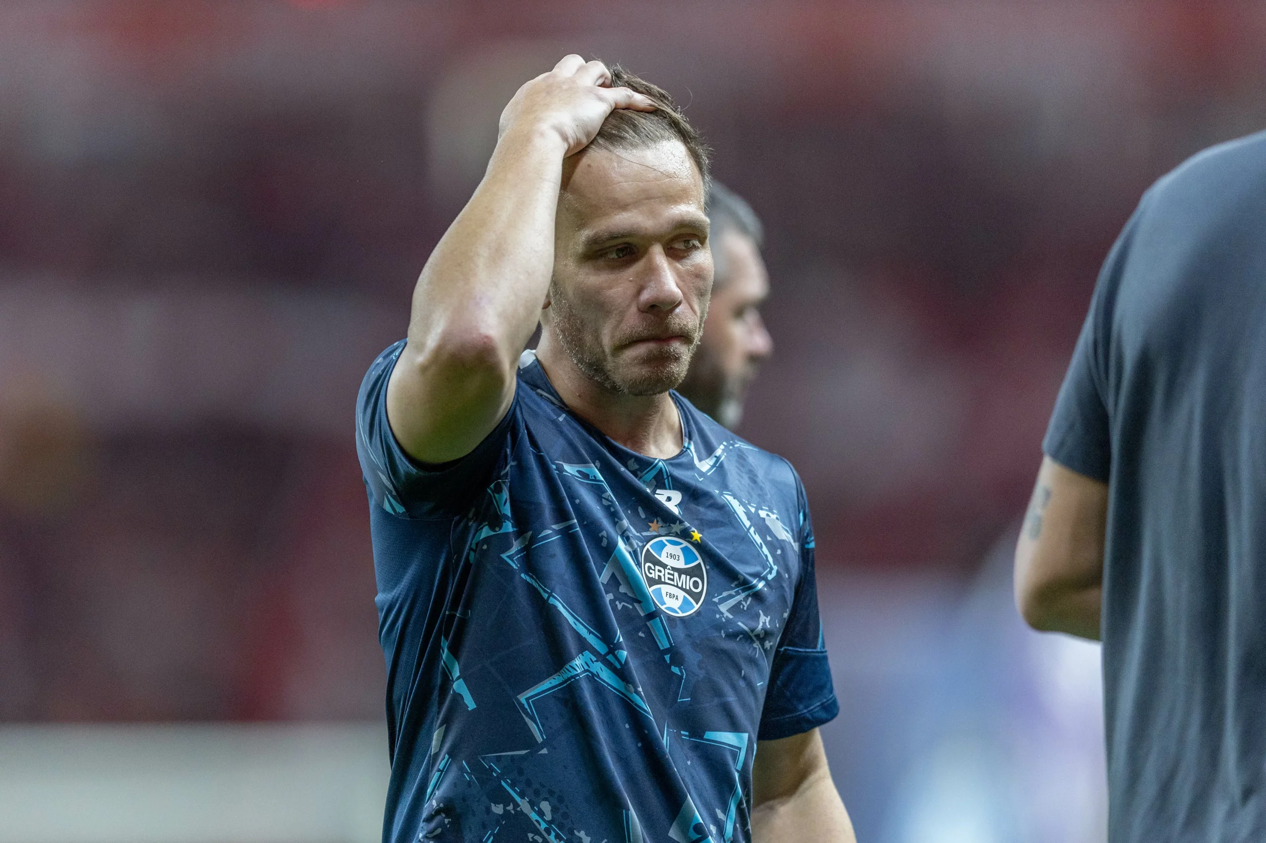 Arthur, jogador do Grêmio, durante partida contra o Internacional no estadio Beira-Rio pelo campeonato Brasileiro A 2026. Foto: Liamara Polli/AGIF