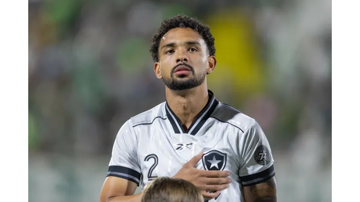 Vitinho jogador do Botafogo durante partida contra o Chapecoense no estadio Arena Conda pelo campeonato Brasileiro A 2026. Foto: Liamara Polli/AGIF