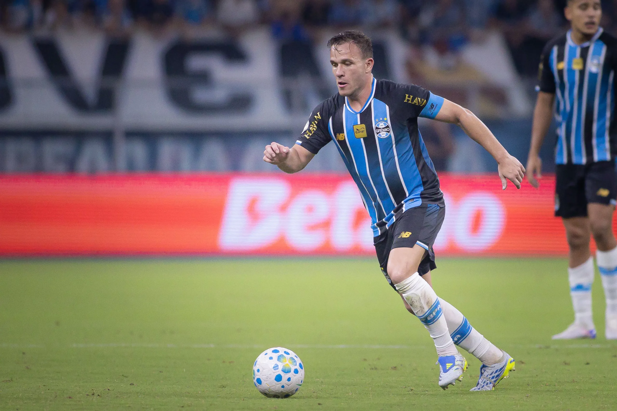 Arthur não permaneceu no Grêmio e retornou de empréstimo à Juventus – Foto: Maxi Franzoi/AGIF