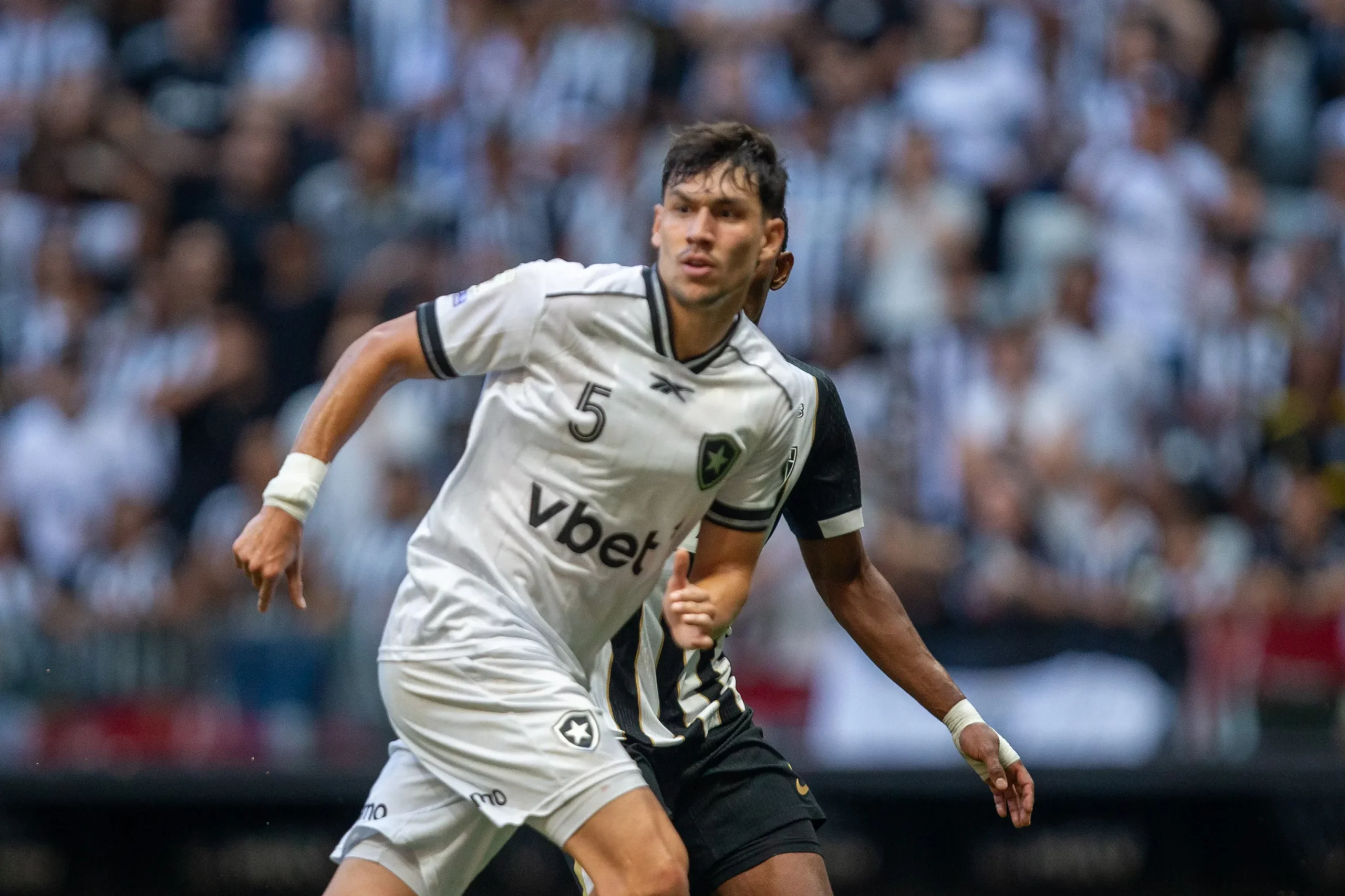 Ferraresi jogador do Botafogo durante partida contra o Atletico-MG. Foto: Fernando Moreno/AGIF