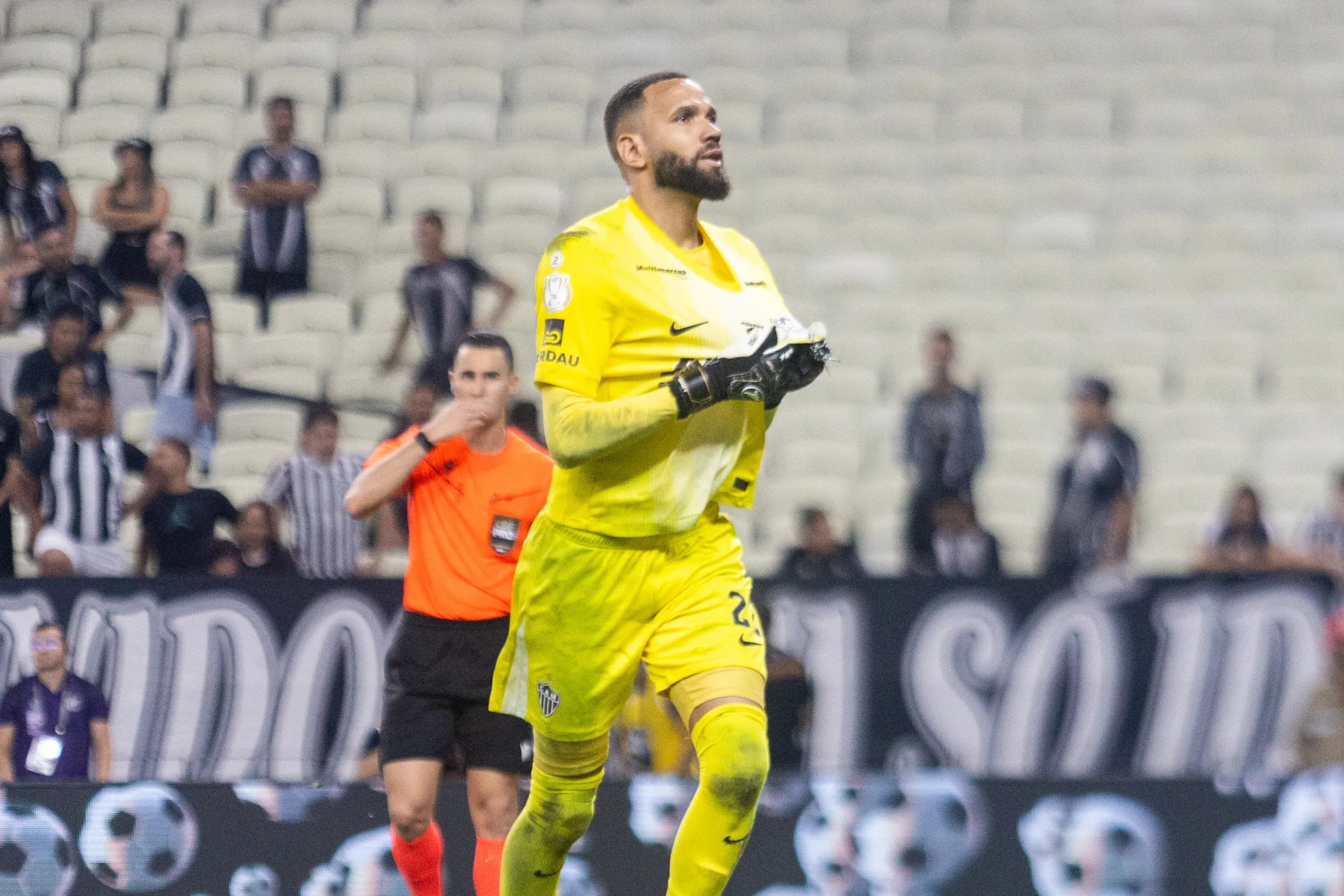Everson após defender pênalti pelo Galo. Foto: Lucas Emanuel/AGIF