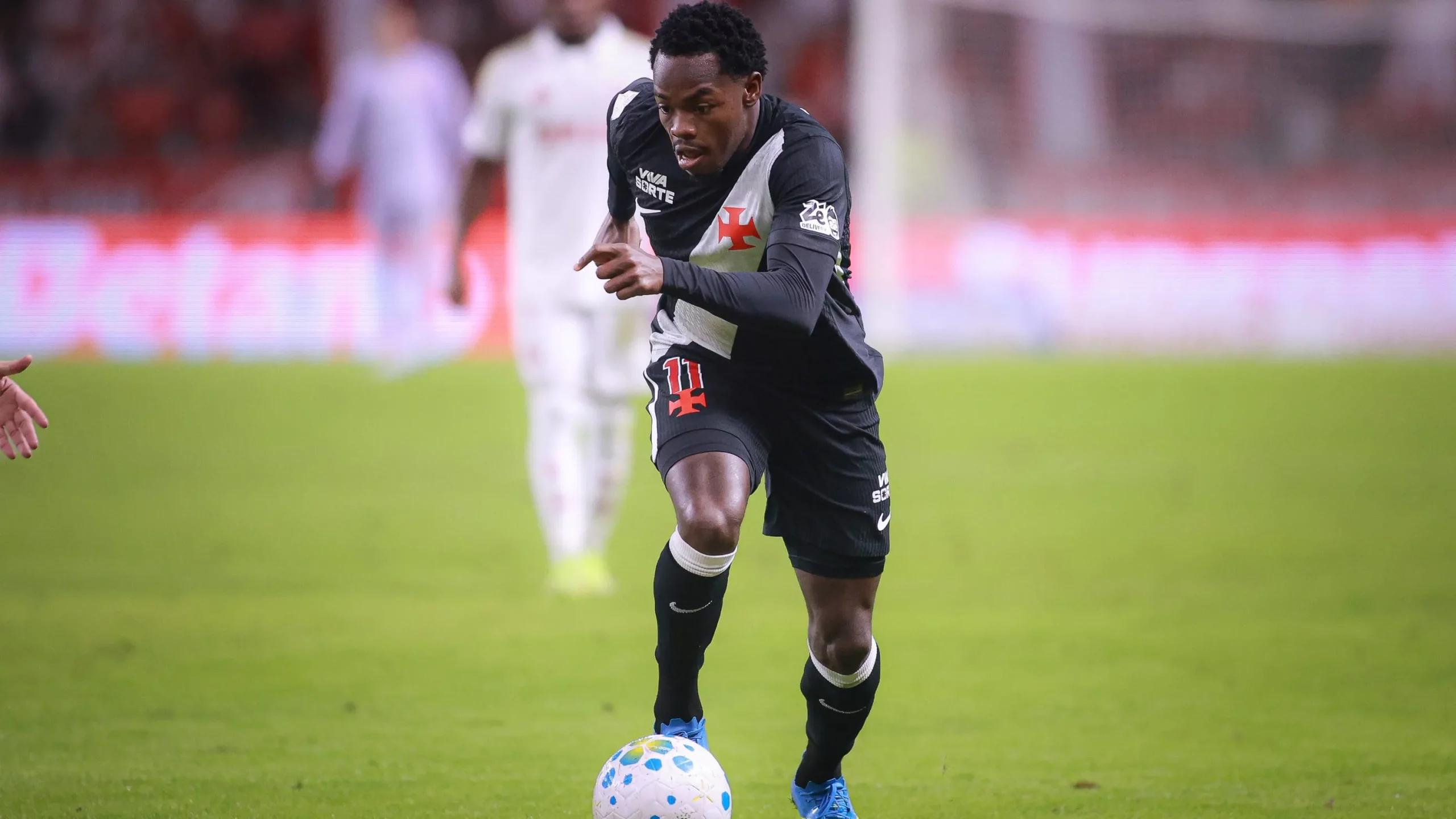 Andrés Gómez em ação pelo Vasco – Foto: Maxi Franzoi/AGIF
