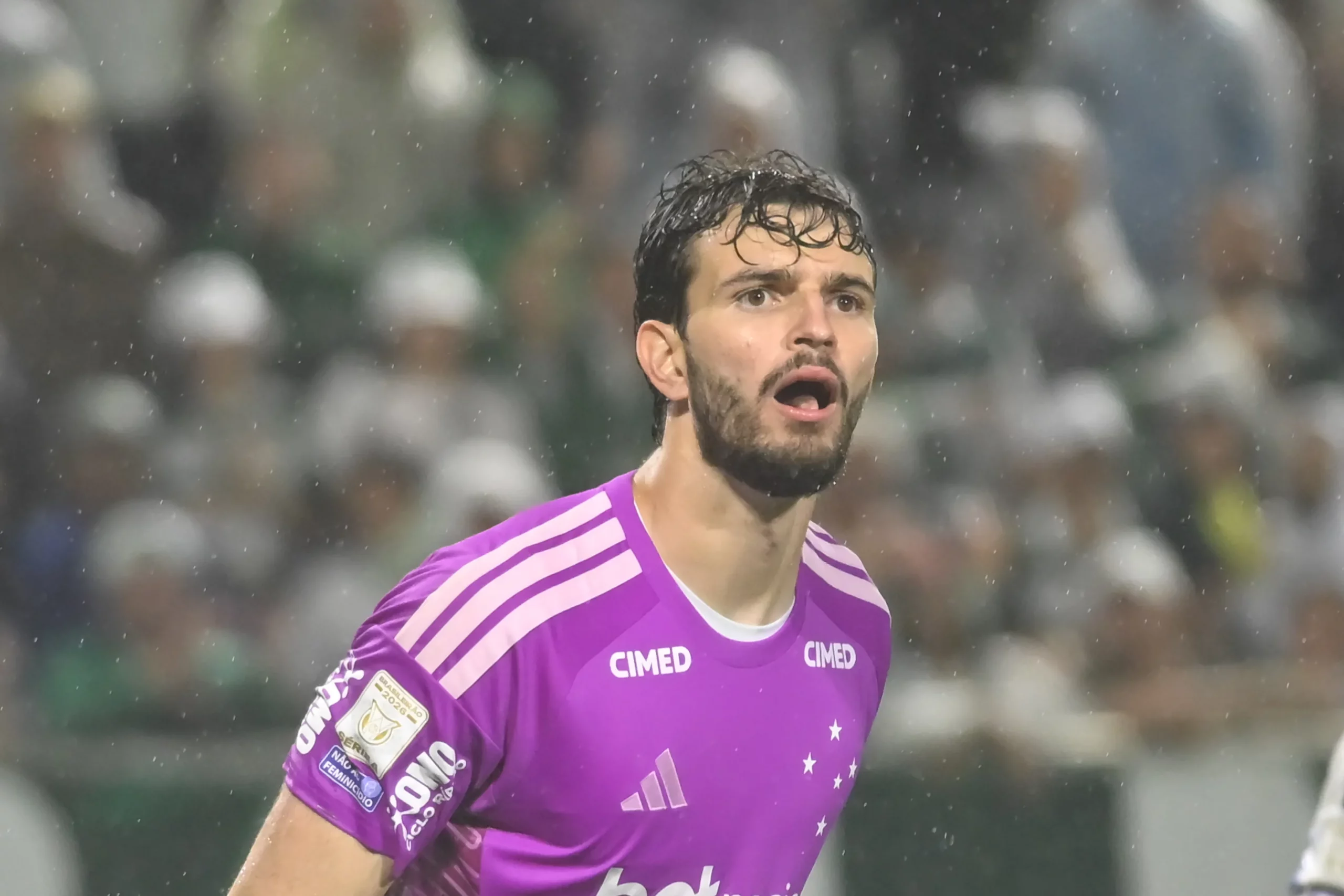 Criado na Toca, Otávio ganhou disputa com Matheus Cunha após lesão de Cássio – Foto: Jota Erre/AGIF