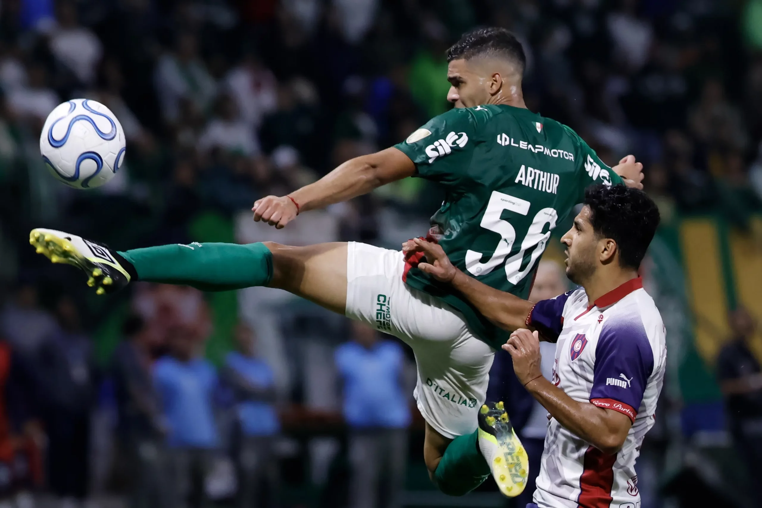 SP – SAO PAULO – 20/05/2026 – COPA LIBERTADORES 2026, PALMEIRAS X CERRO PORTENO – Arthur jogador do Palmeiras durante partida contra o Cerro Porteno no estadio Nubank Arena pelo campeonato Copa Libertadores 2026. Foto: Marcello Zambrana/AGIF