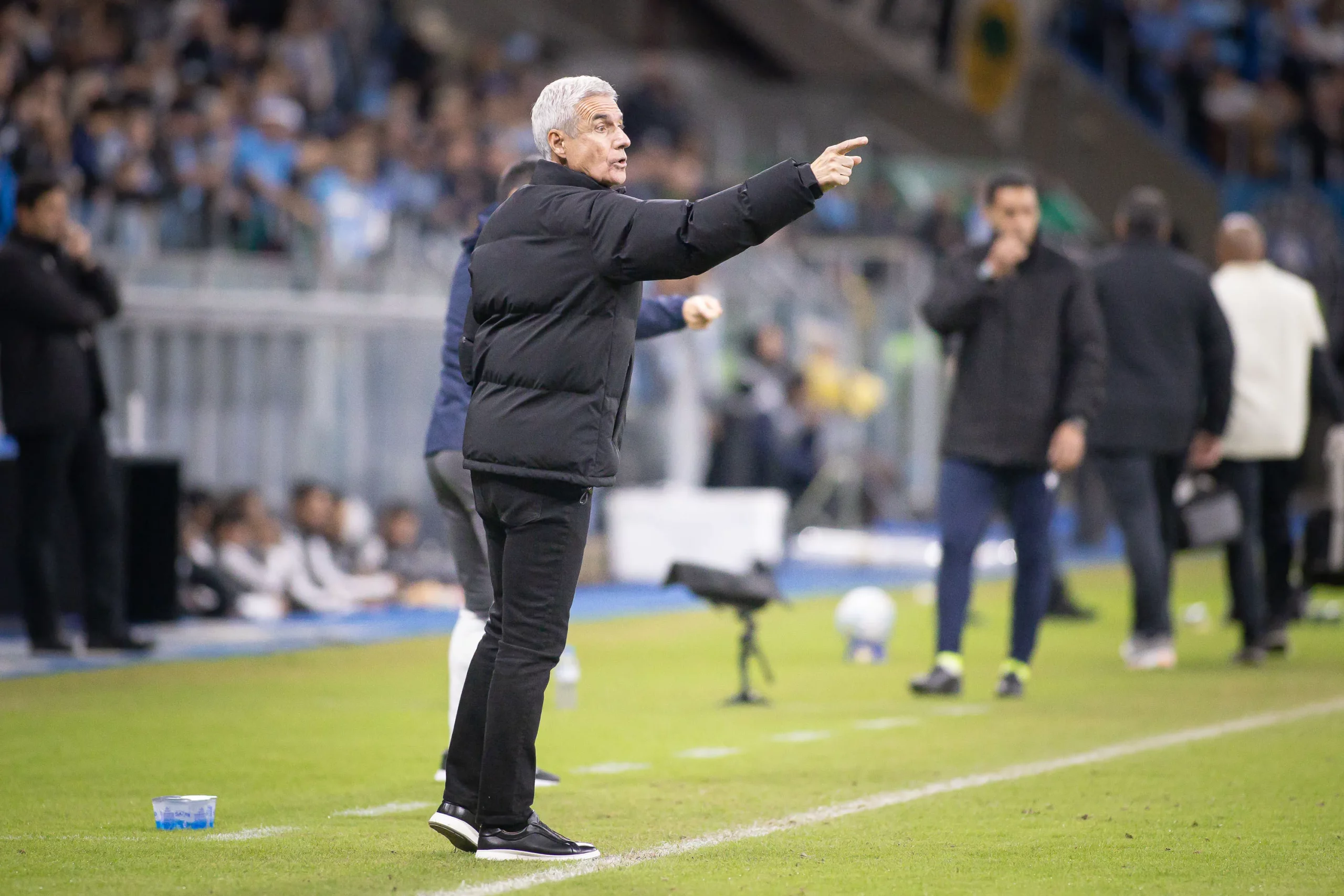 RS – PORTO ALEGRE – 23/05/2026 – BRASILEIRO A 2026, GREMIO X SANTOS – Luis Castro tecnico do Gremio durante partida contra o Santos no estadio Arena do Gremio pelo campeonato Brasileiro A 2026. Foto: Maxi Franzoi/AGIF
