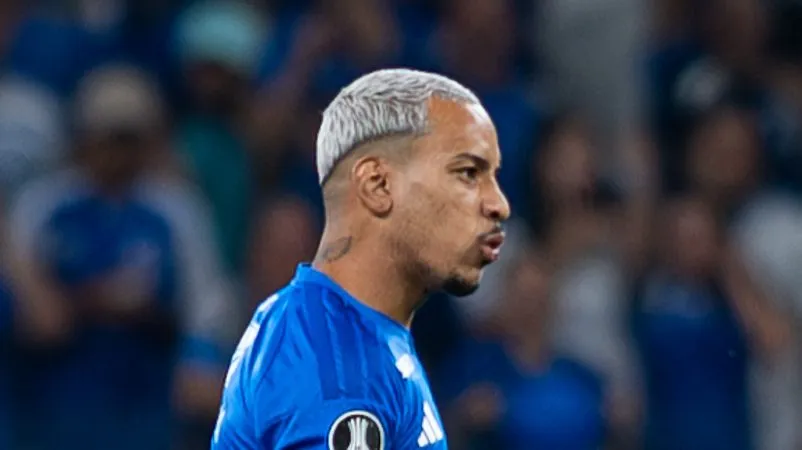 Matheus Pereira jogador do Cruzeiro comemora seu gol durante partida contra o Barcelona de Guayaquil no estadio Mineirao pelo campeonato Copa Libertadores 2026 – Foto: Alessandra Torres/AGIF