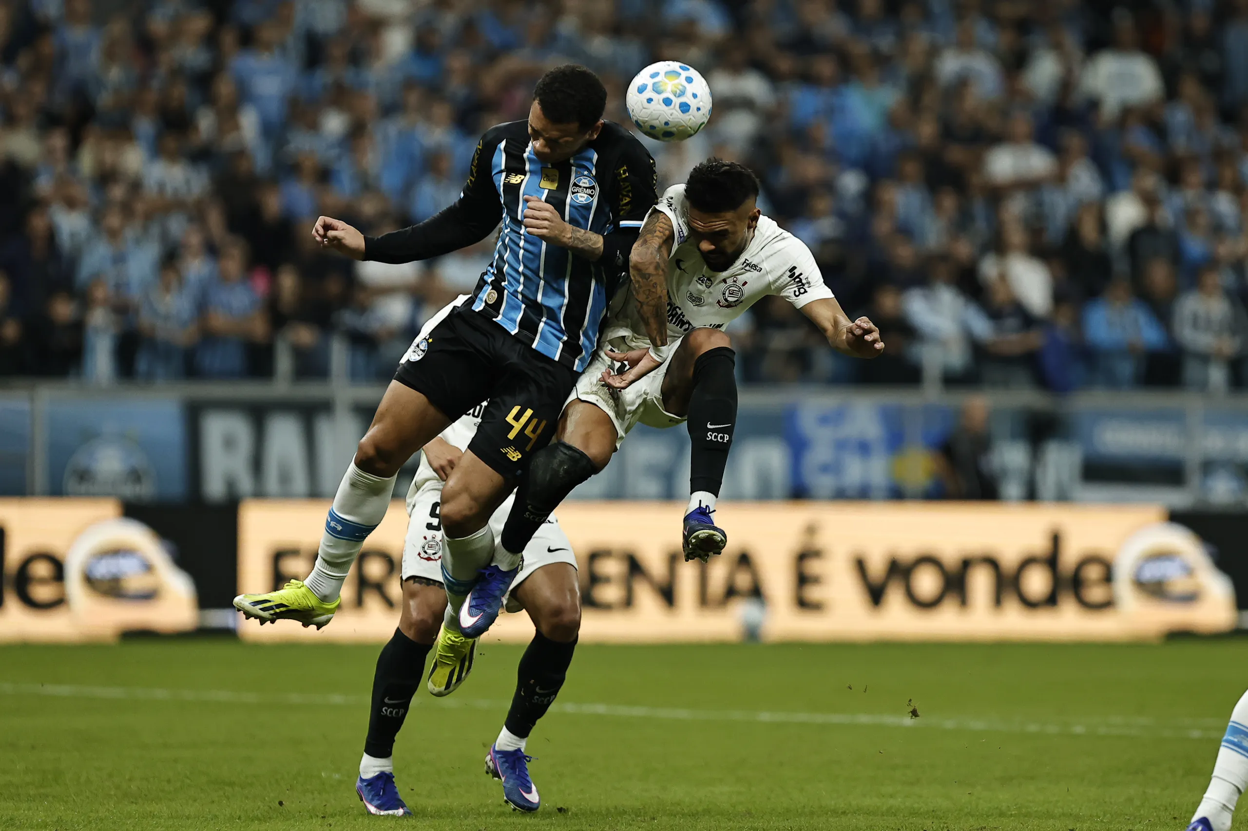 RS – PORTO ALEGRE – 30/05/2026 – BRASILEIRO A 2026, GREMIO X CORINTHIANS – Viery jogador do Gremio durante partida contra o Corinthians no estadio Arena do Gremio pelo campeonato Brasileiro A 2026. Foto: Roberto Vinicius/AGIF