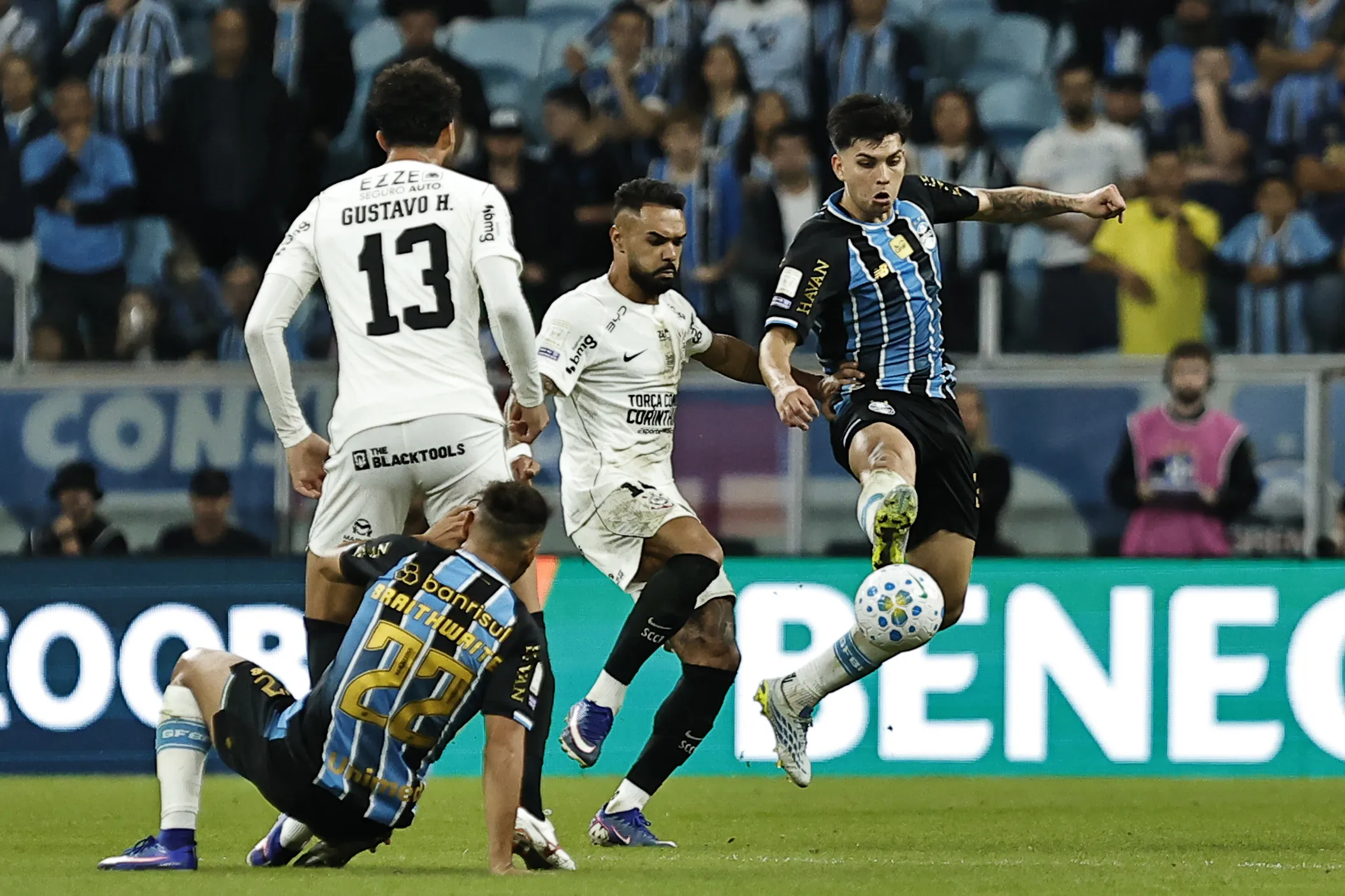 Leonel Perez jogador do Gremio durante partida contra o Corinthians no estadio Arena do Gremio. Foto: Roberto Vinicius/AGIF